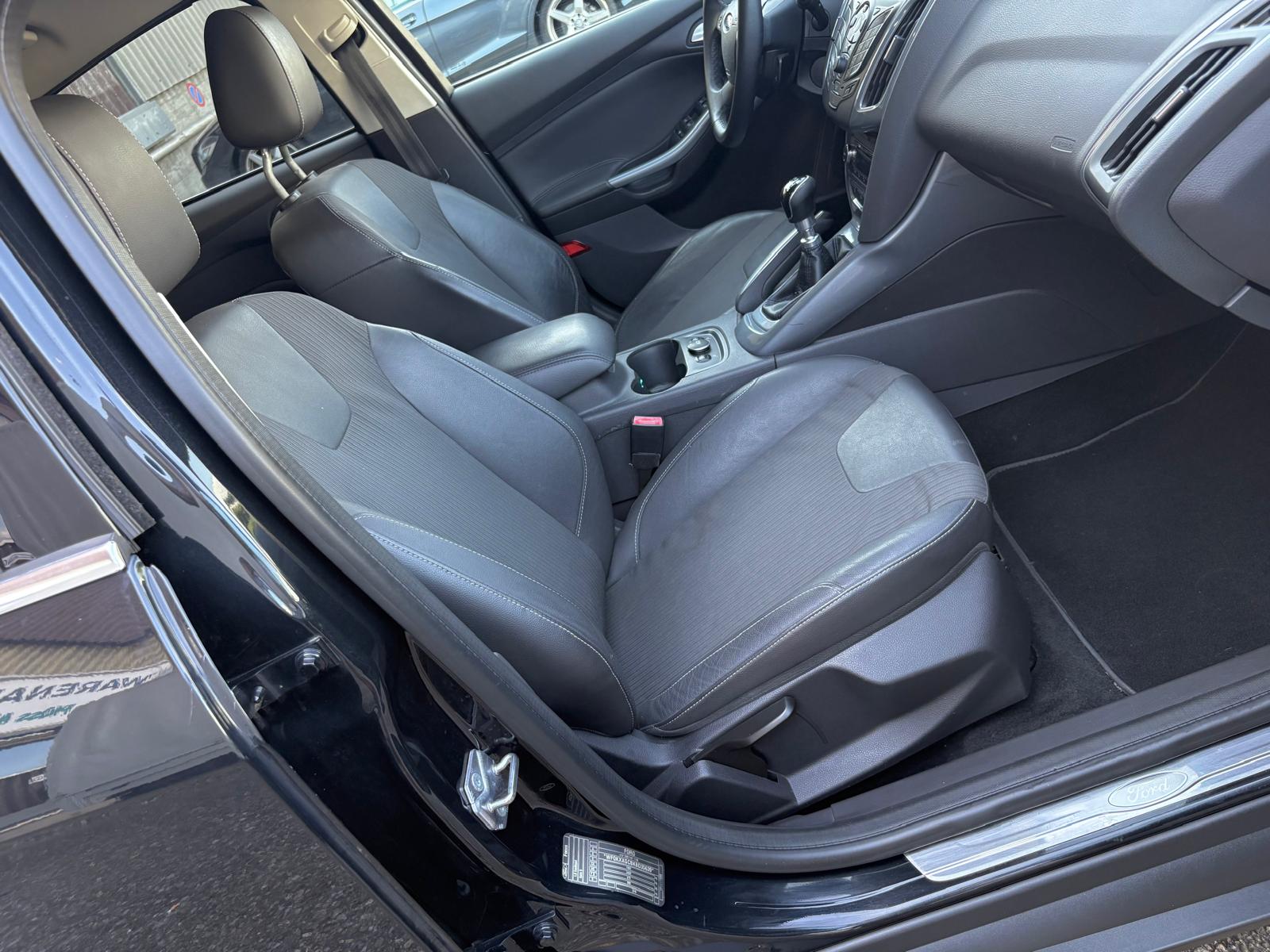 FORD Focus 1.6 SCTi Titanium-image-10