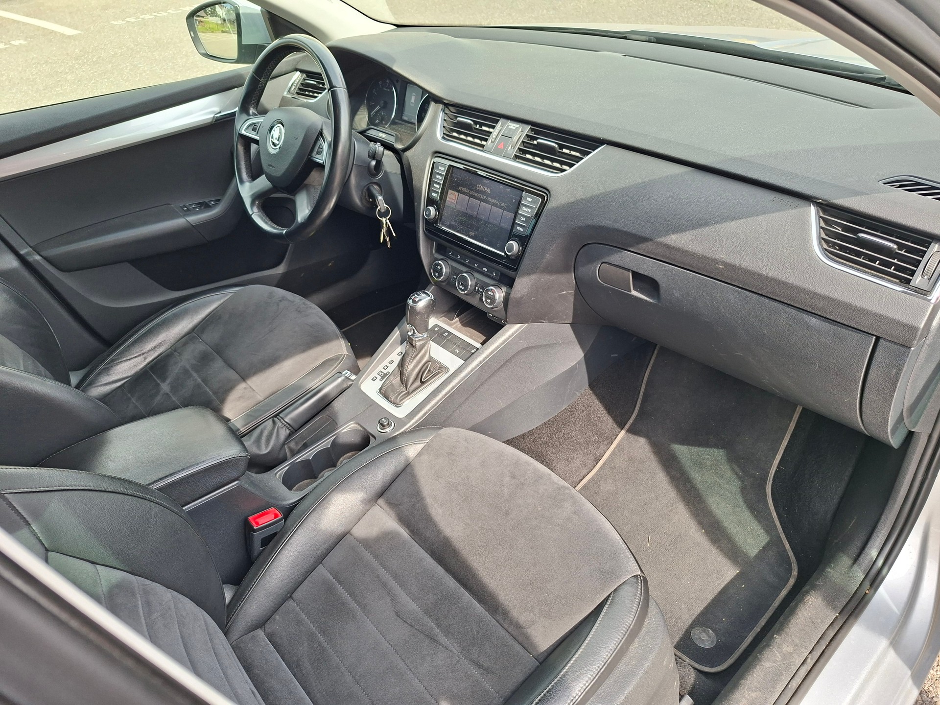 SKODA Octavia 1.8 TSI Elegance 4x4 DSG-image-1