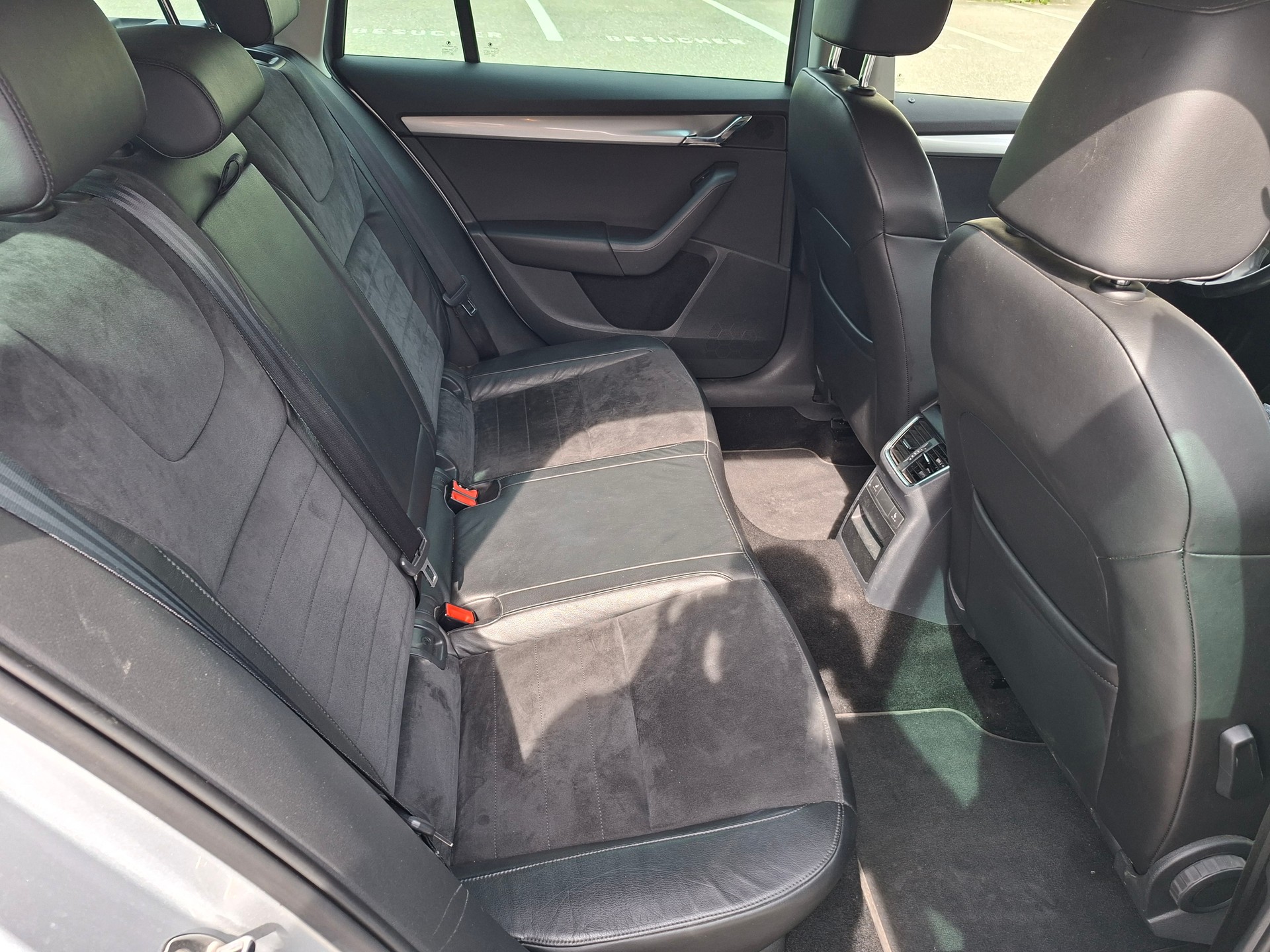 SKODA Octavia 1.8 TSI Elegance 4x4 DSG-image-2