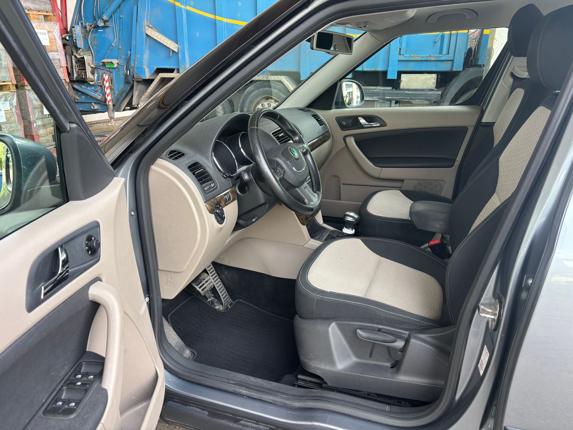 SKODA Yeti 2.0 TDI Experience 4x4 DSG-image-12