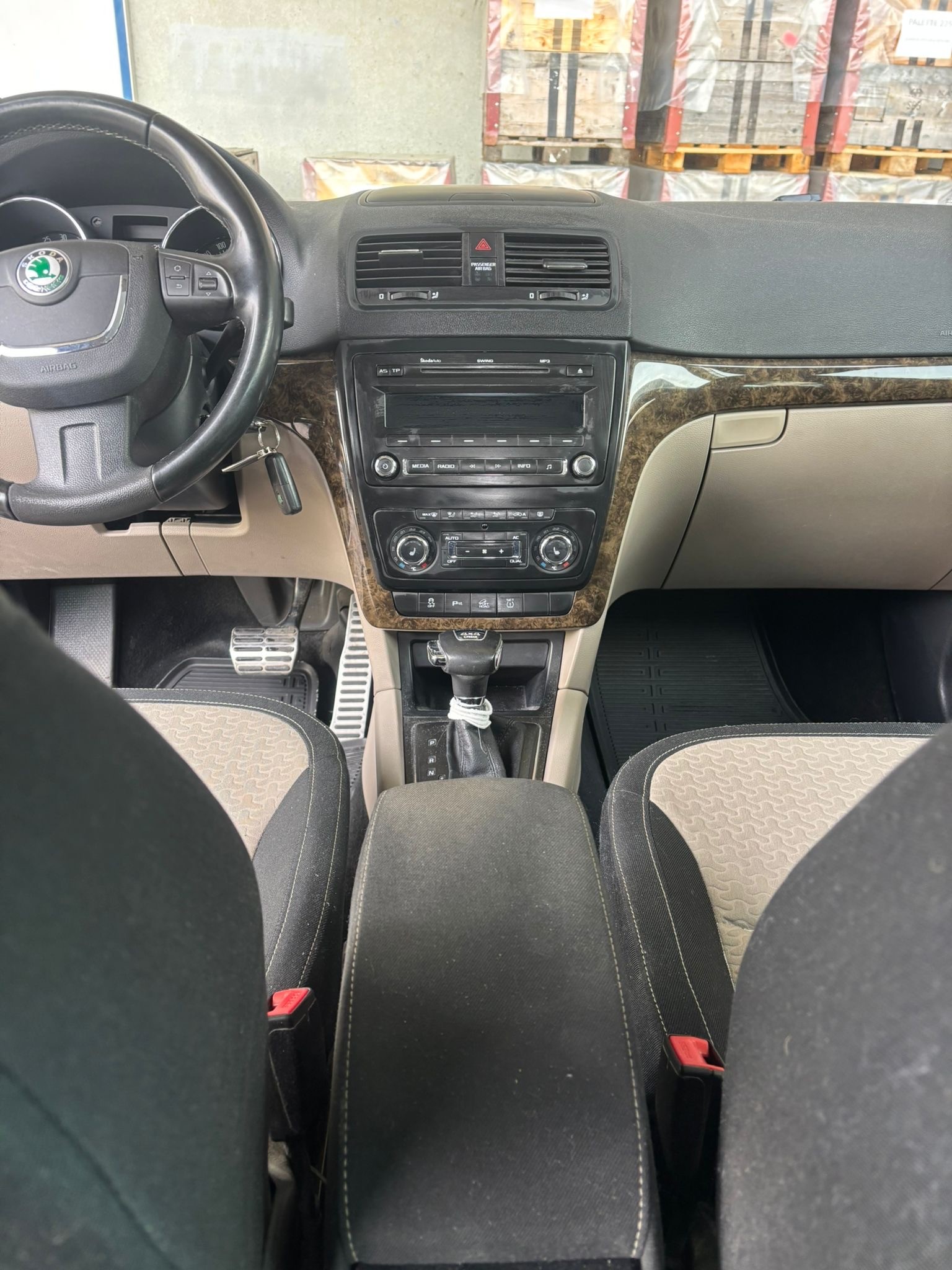 SKODA Yeti 2.0 TDI Experience 4x4 DSG-image-11