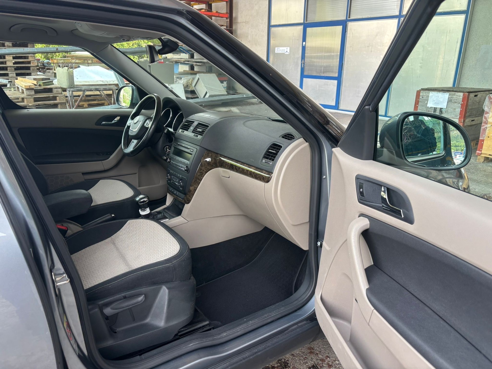 SKODA Yeti 2.0 TDI Experience 4x4 DSG-image-10