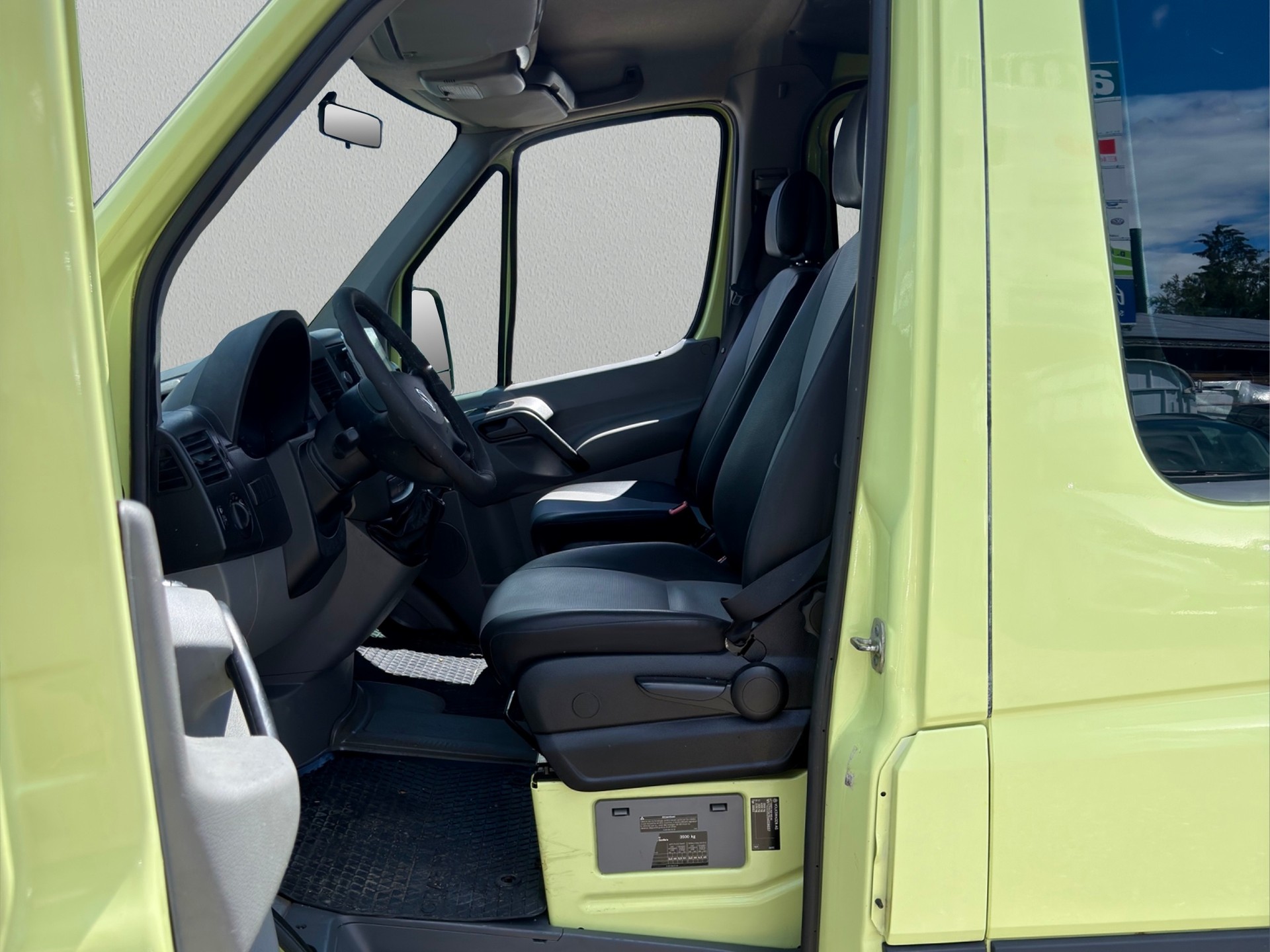 VW Crafter 35 2.0 TDI 5 Plätze, Navi + Kamera + AHK-image-9