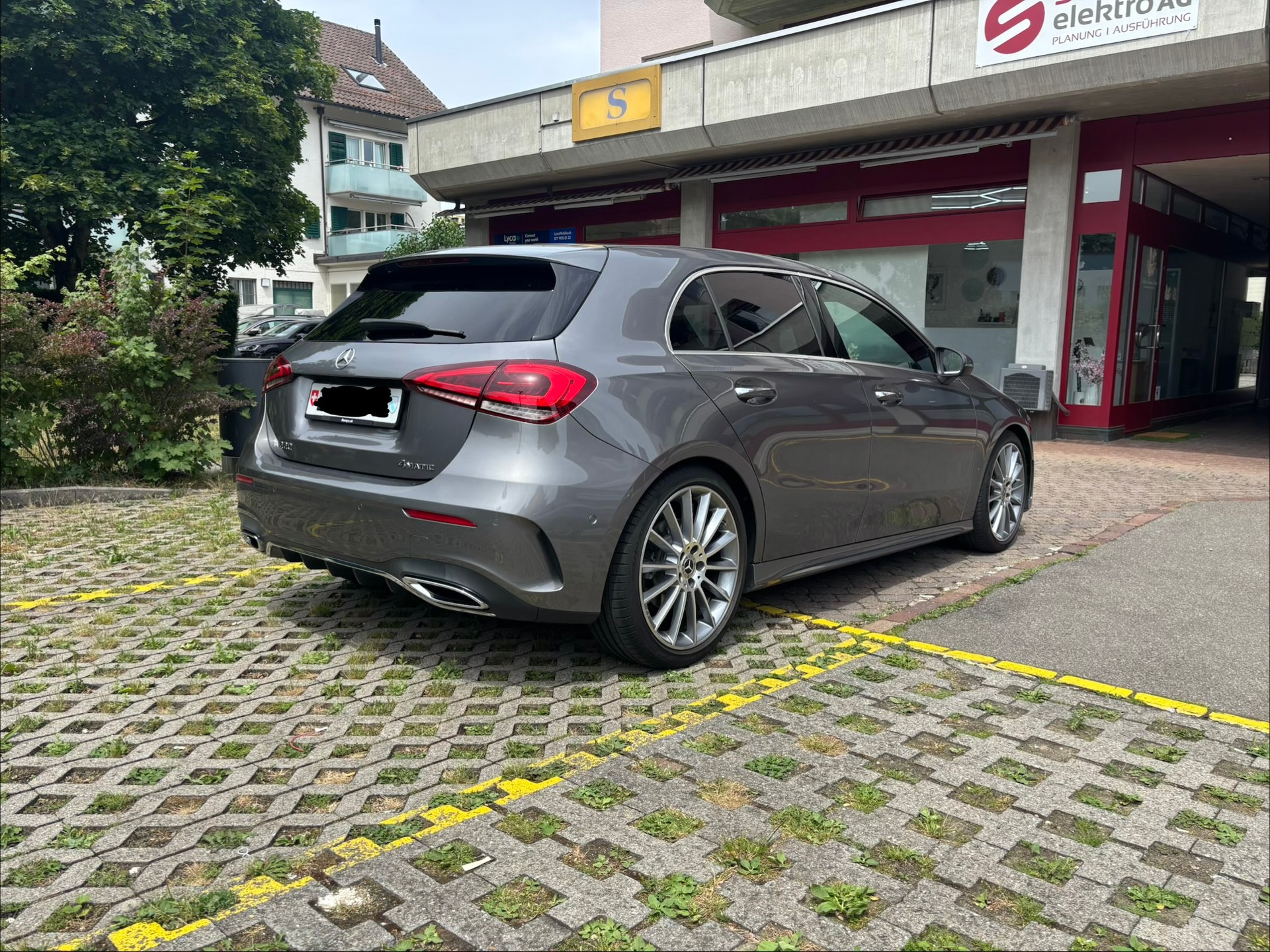 MERCEDES-BENZ A 220 AMG Line 4m-image-2
