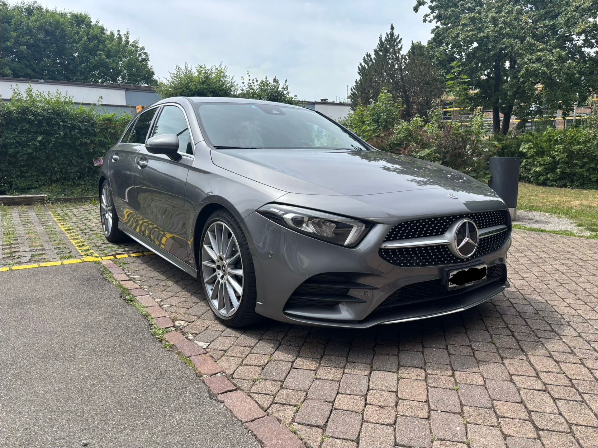 MERCEDES-BENZ A 220 AMG Line 4m-image-1