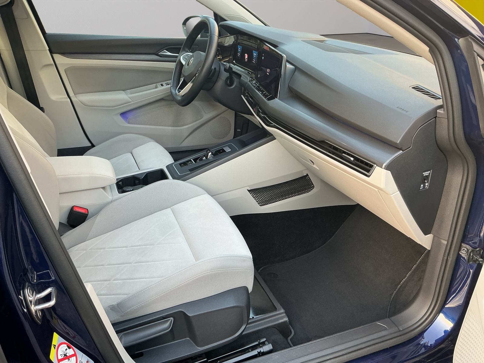 VW Golf 1.5 eTSI mHEV ACT Style DSG-image-10