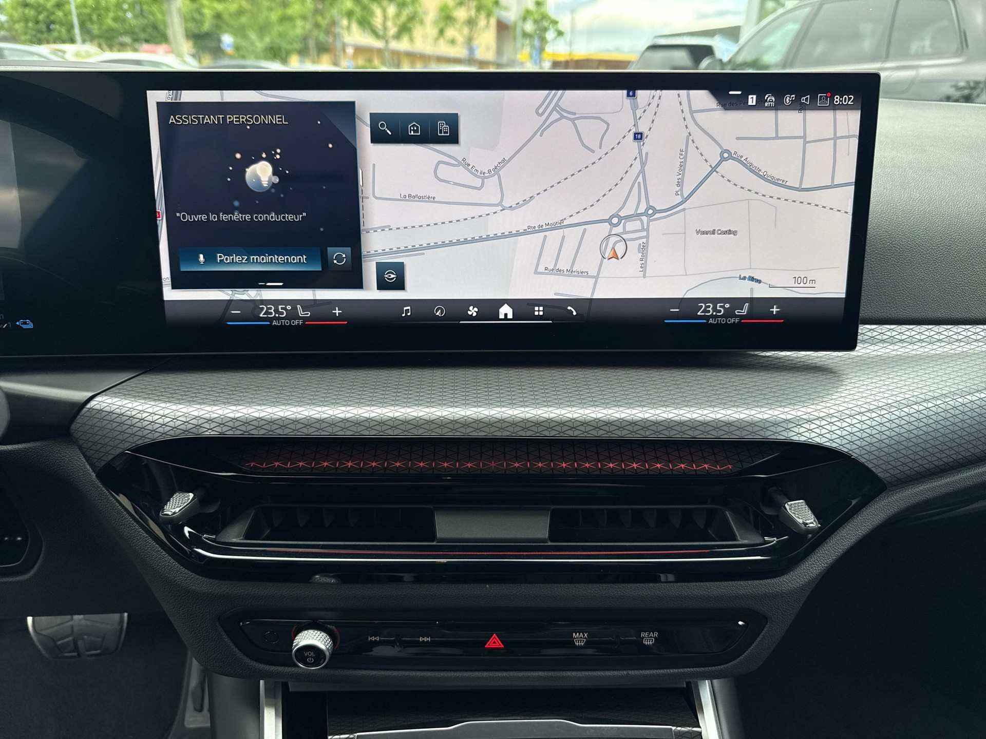 BMW 330e x DriveTouring Steptronic M Sport-image-10