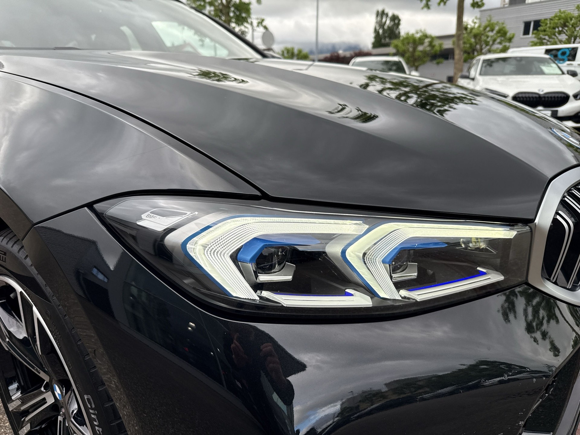 BMW 330e x DriveTouring Steptronic M Sport-image-17