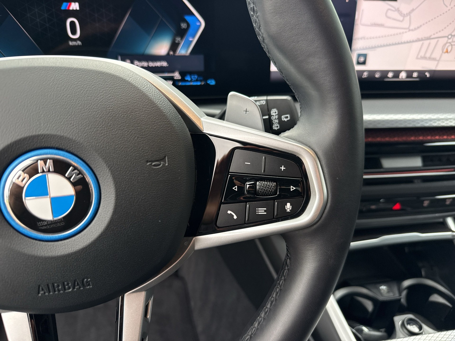 BMW 330e x DriveTouring Steptronic M Sport-image-15