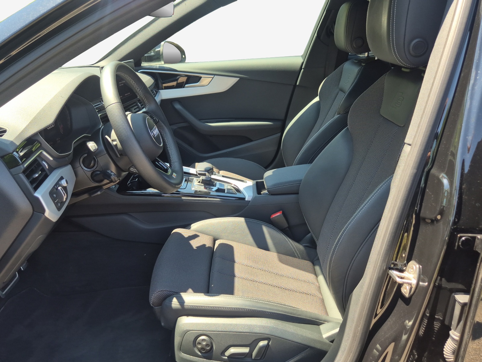 AUDI A4 Avant 40 TFSI S line S-tronic quattro-image-7