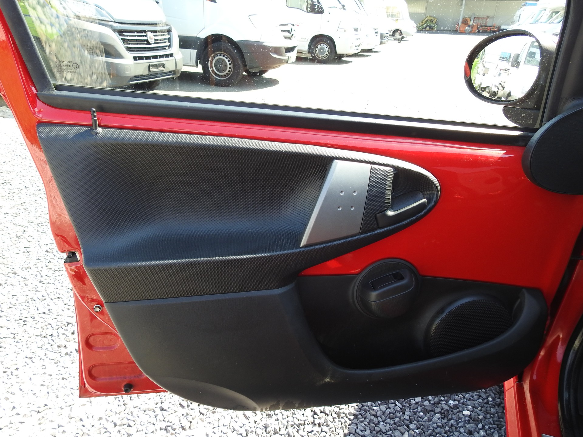 PEUGEOT 107 1.0 Active-image-9