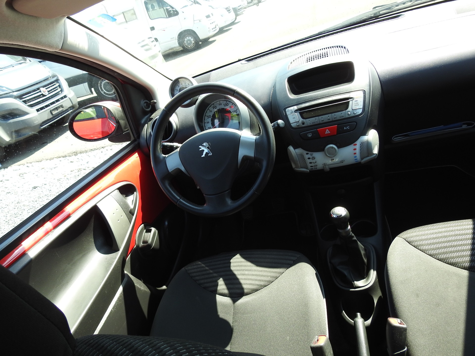 PEUGEOT 107 1.0 Active-image-18