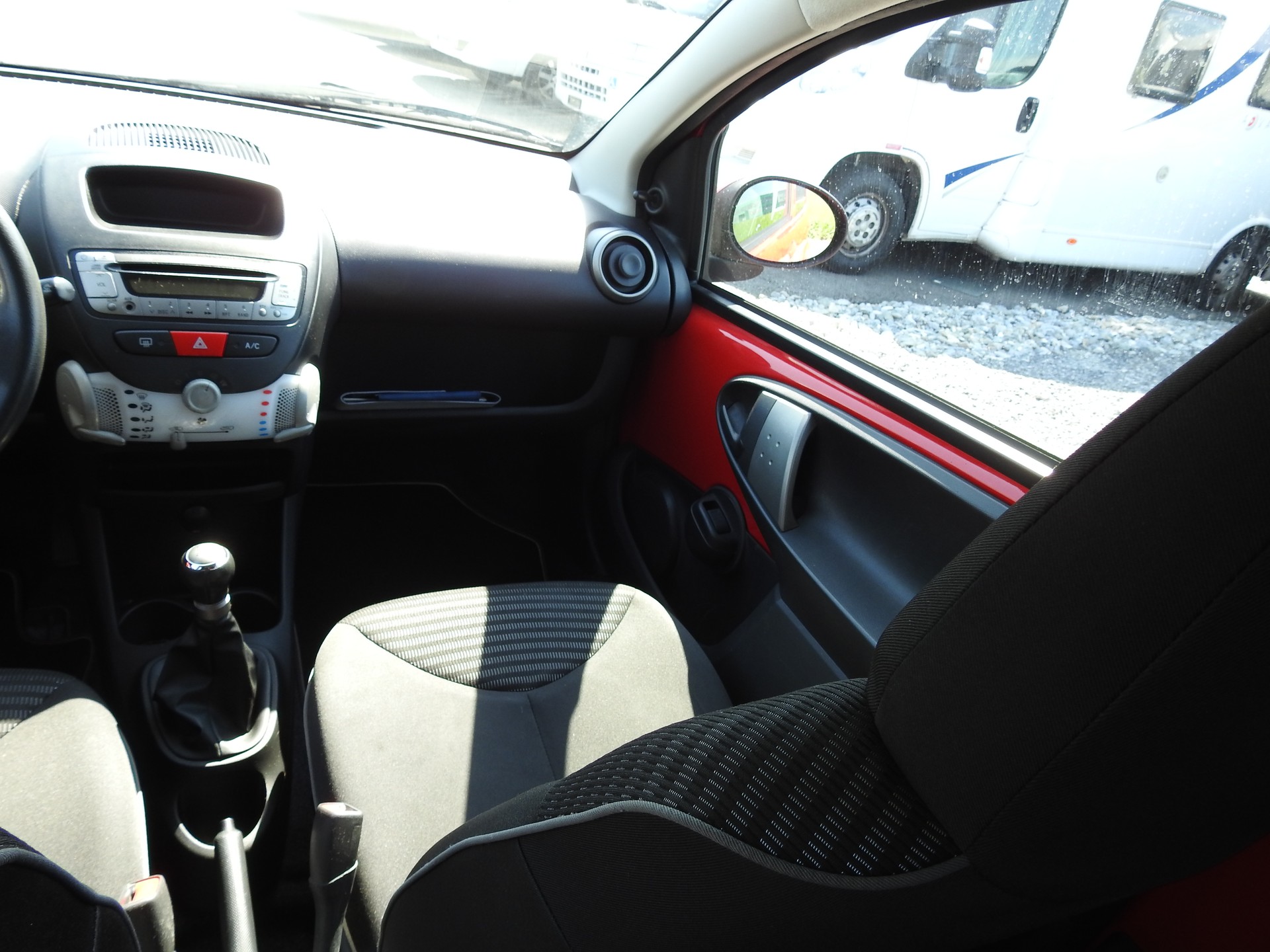 PEUGEOT 107 1.0 Active-image-17
