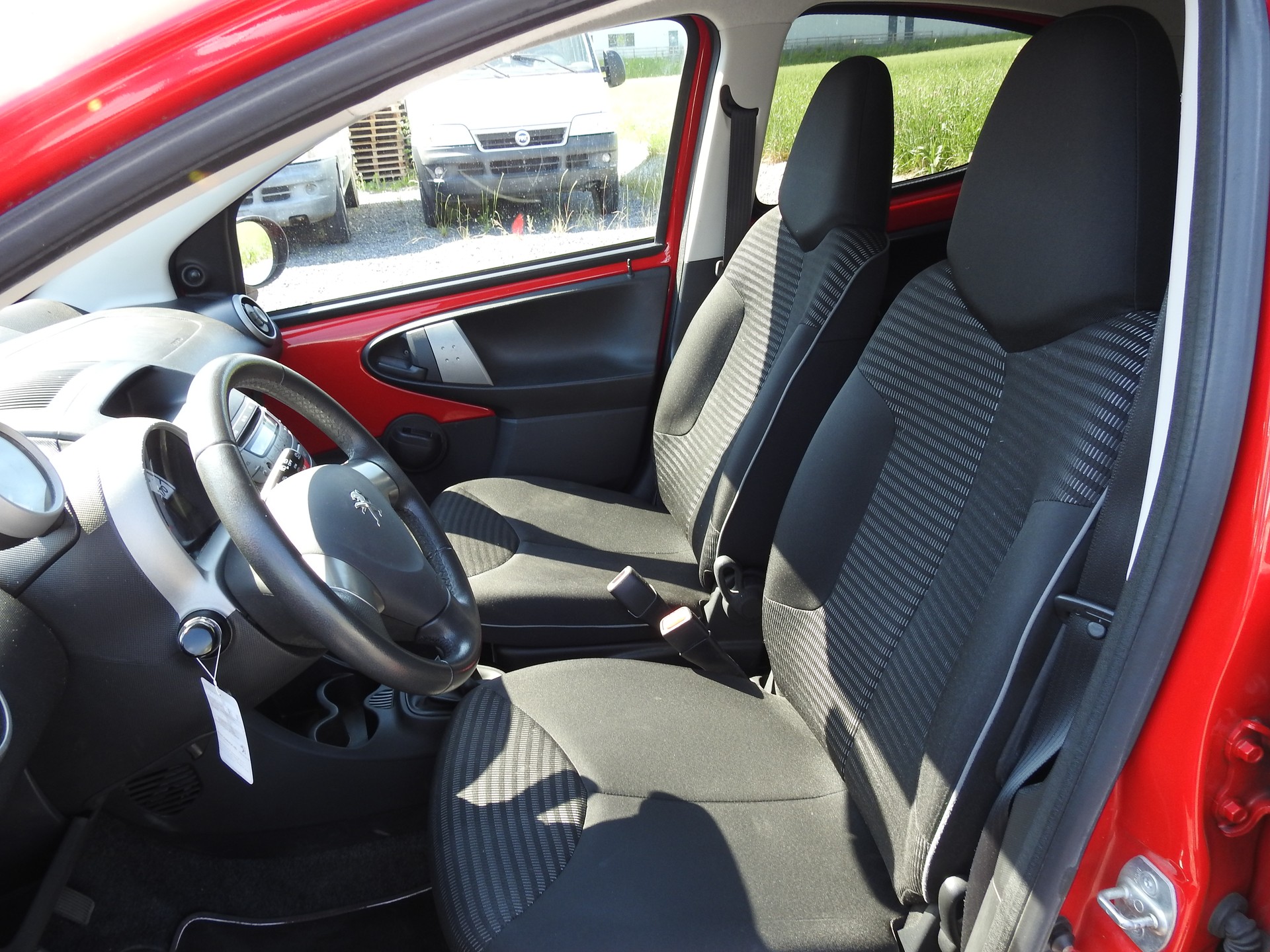PEUGEOT 107 1.0 Active-image-12