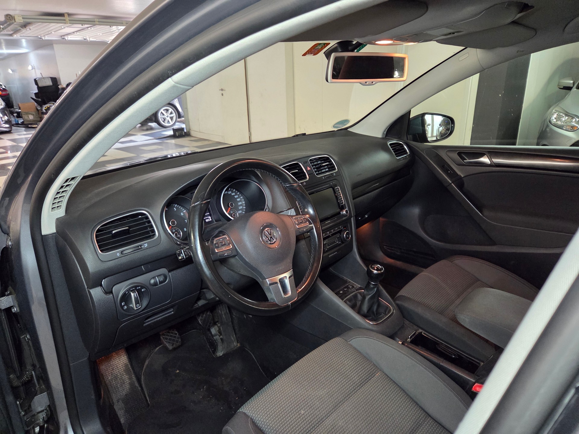 VW Golf 1.2 TSI BlueMotion Technology Team-image-8