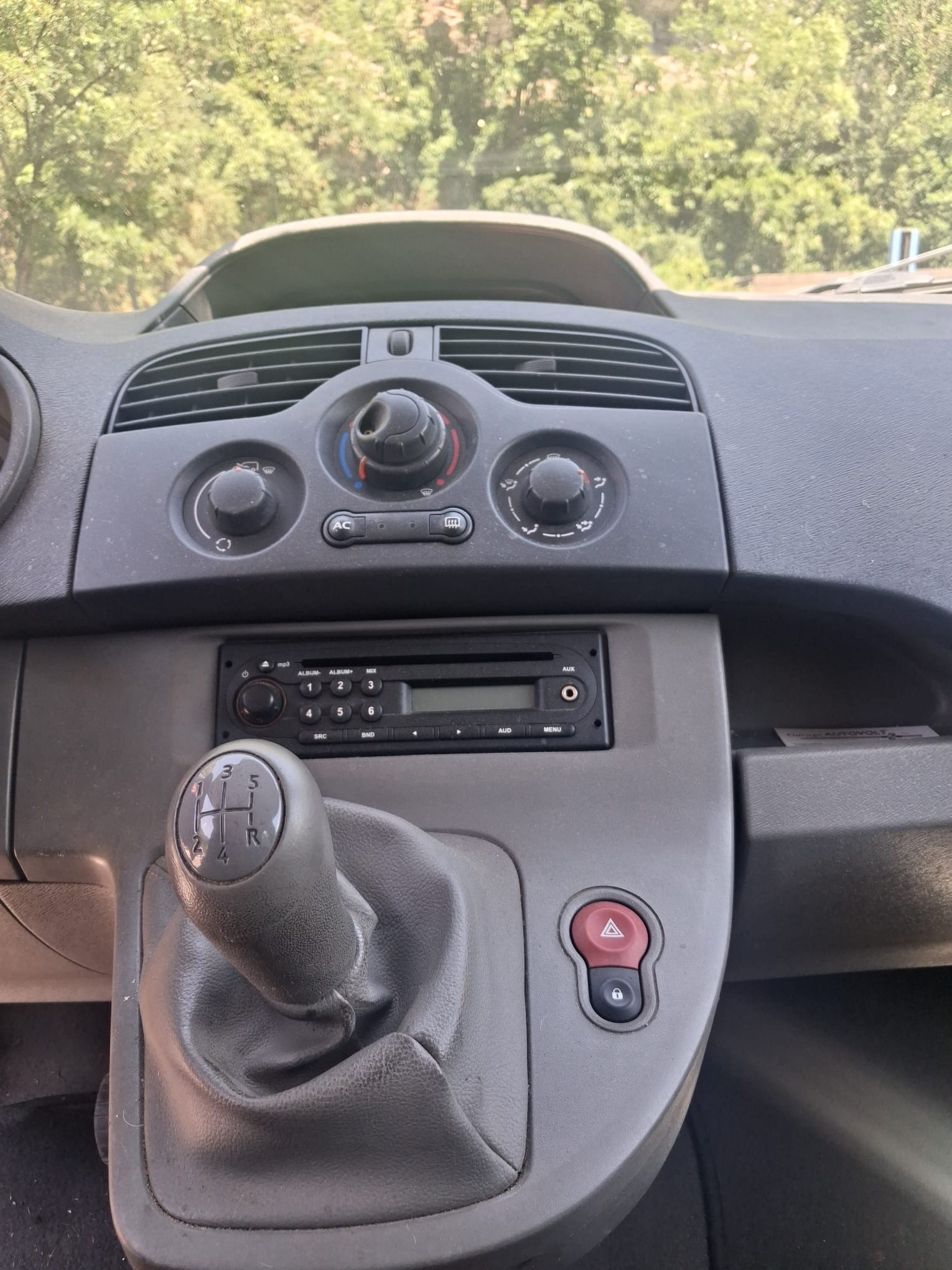 RENAULT Kangoo 1.5 dCi Authentique-image-10