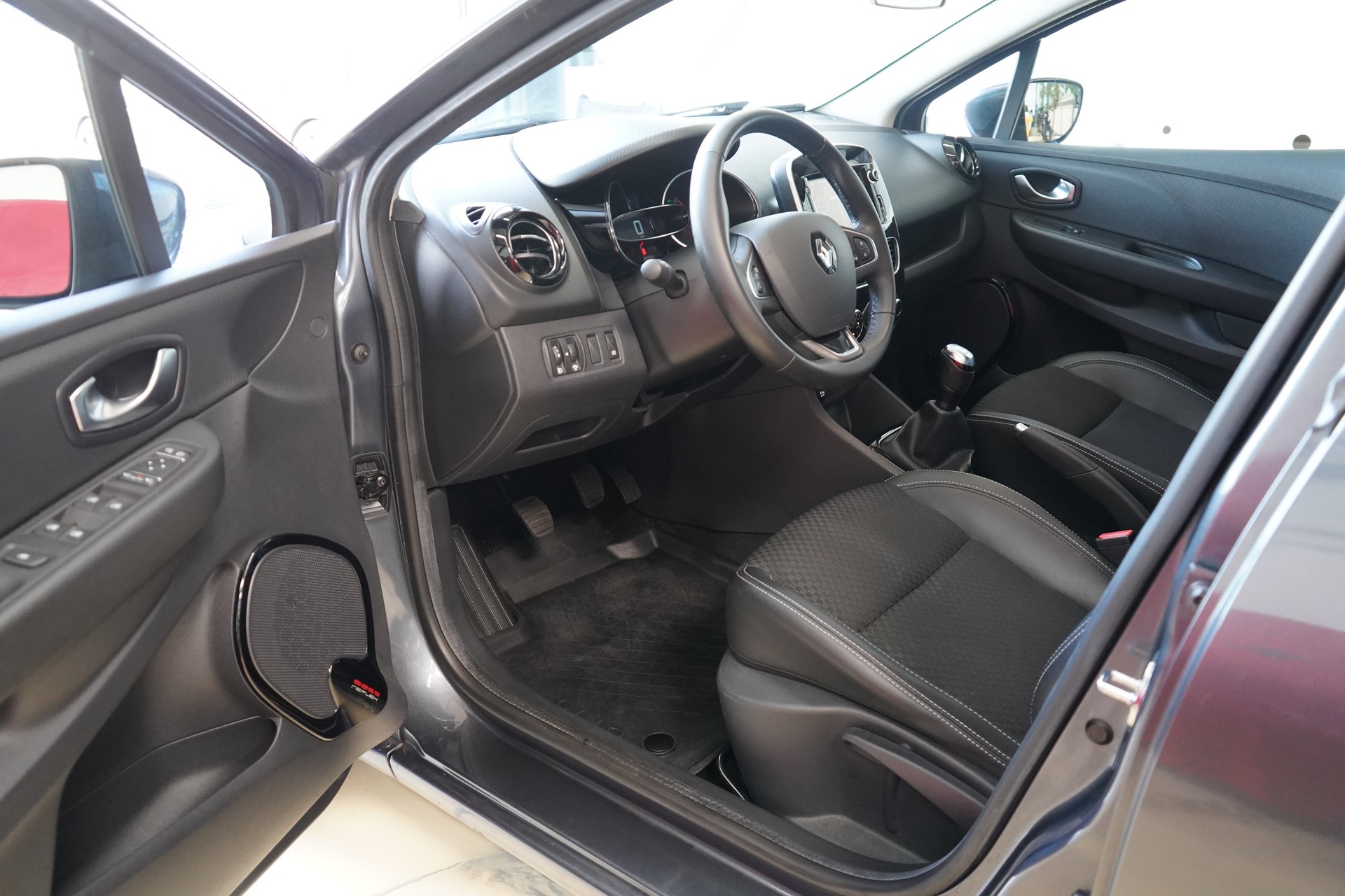 RENAULT Clio 0.9 12V Intens-image-13