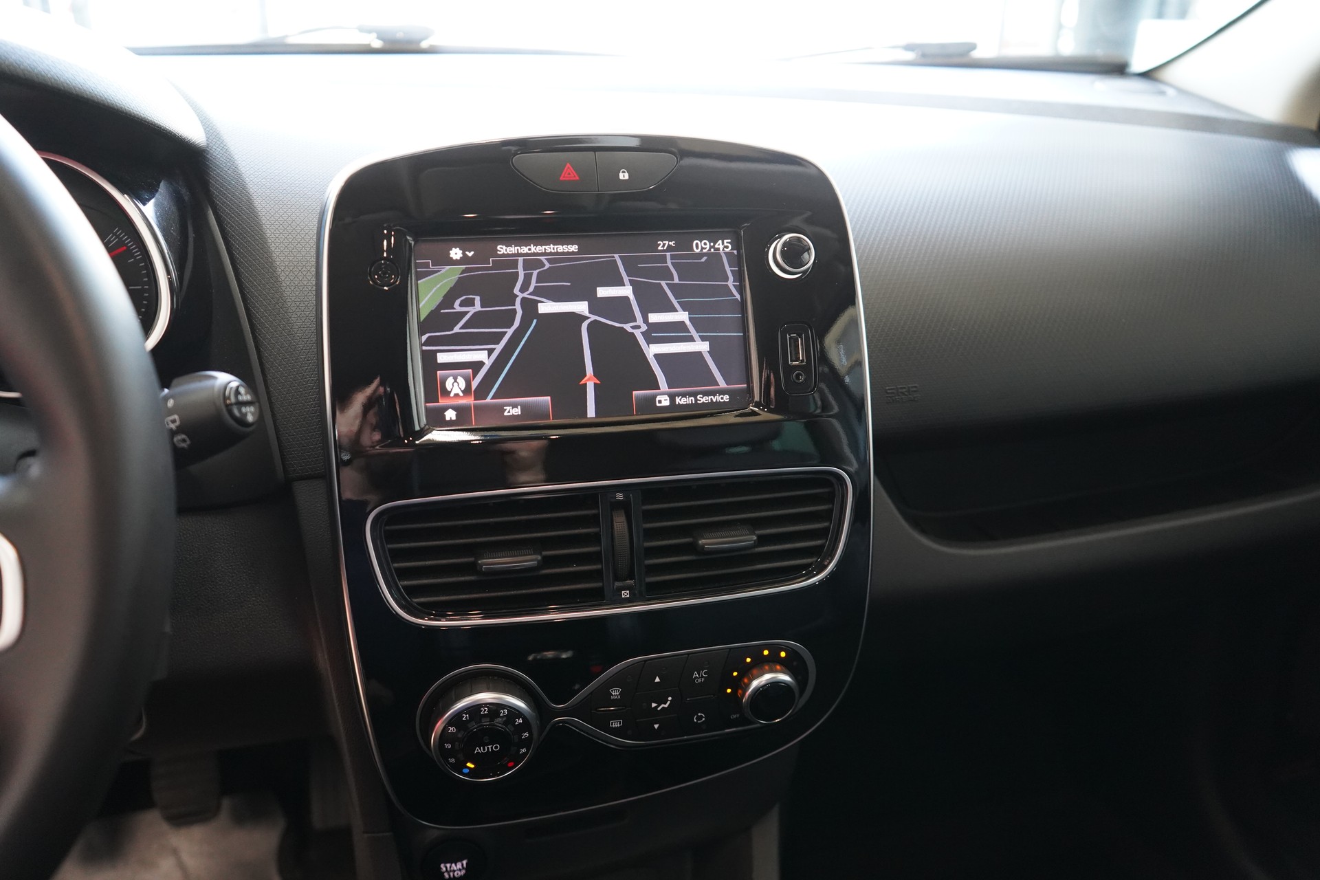 RENAULT Clio 0.9 12V Intens-image-15
