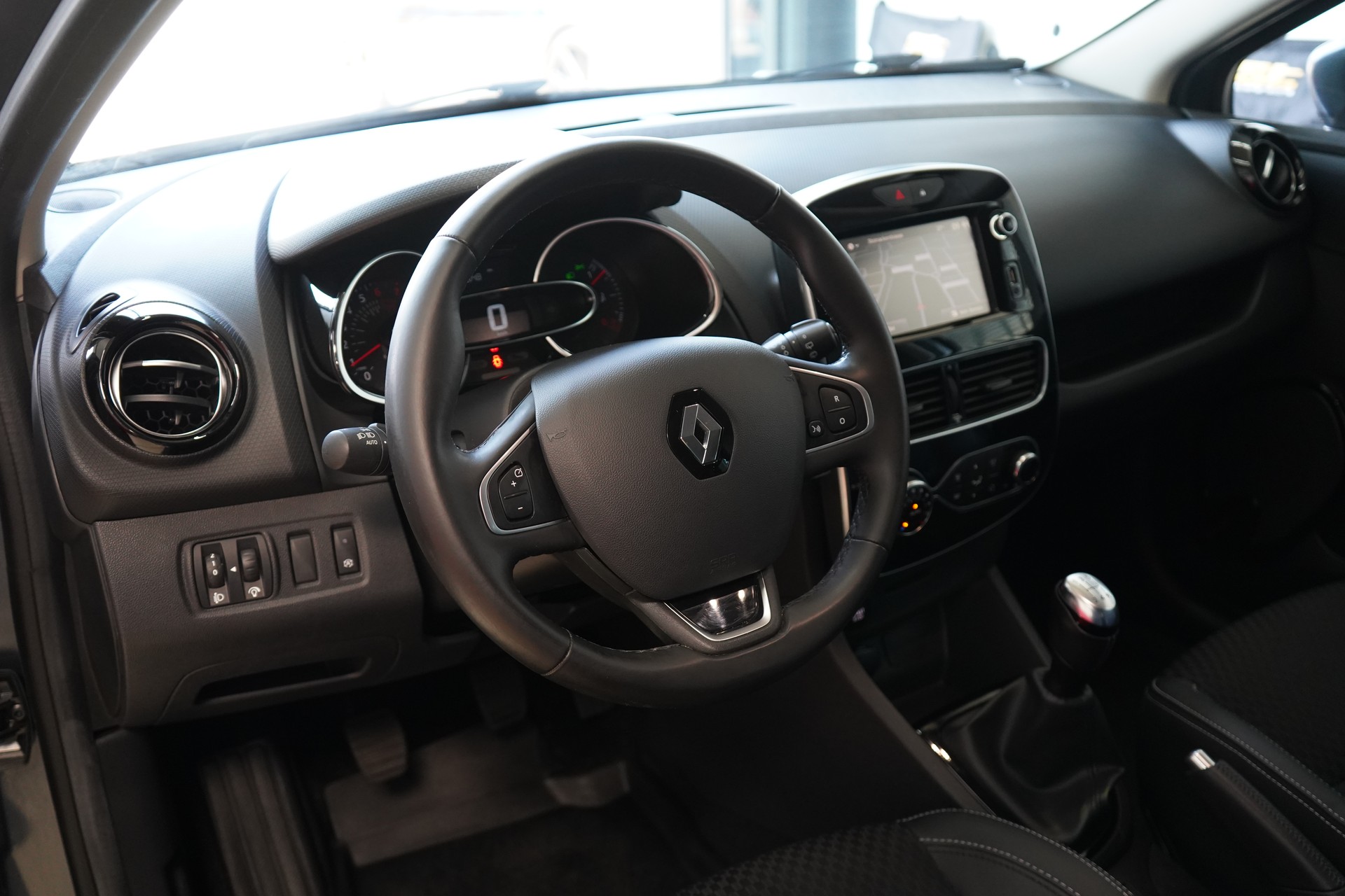 RENAULT Clio 0.9 12V Intens-image-14