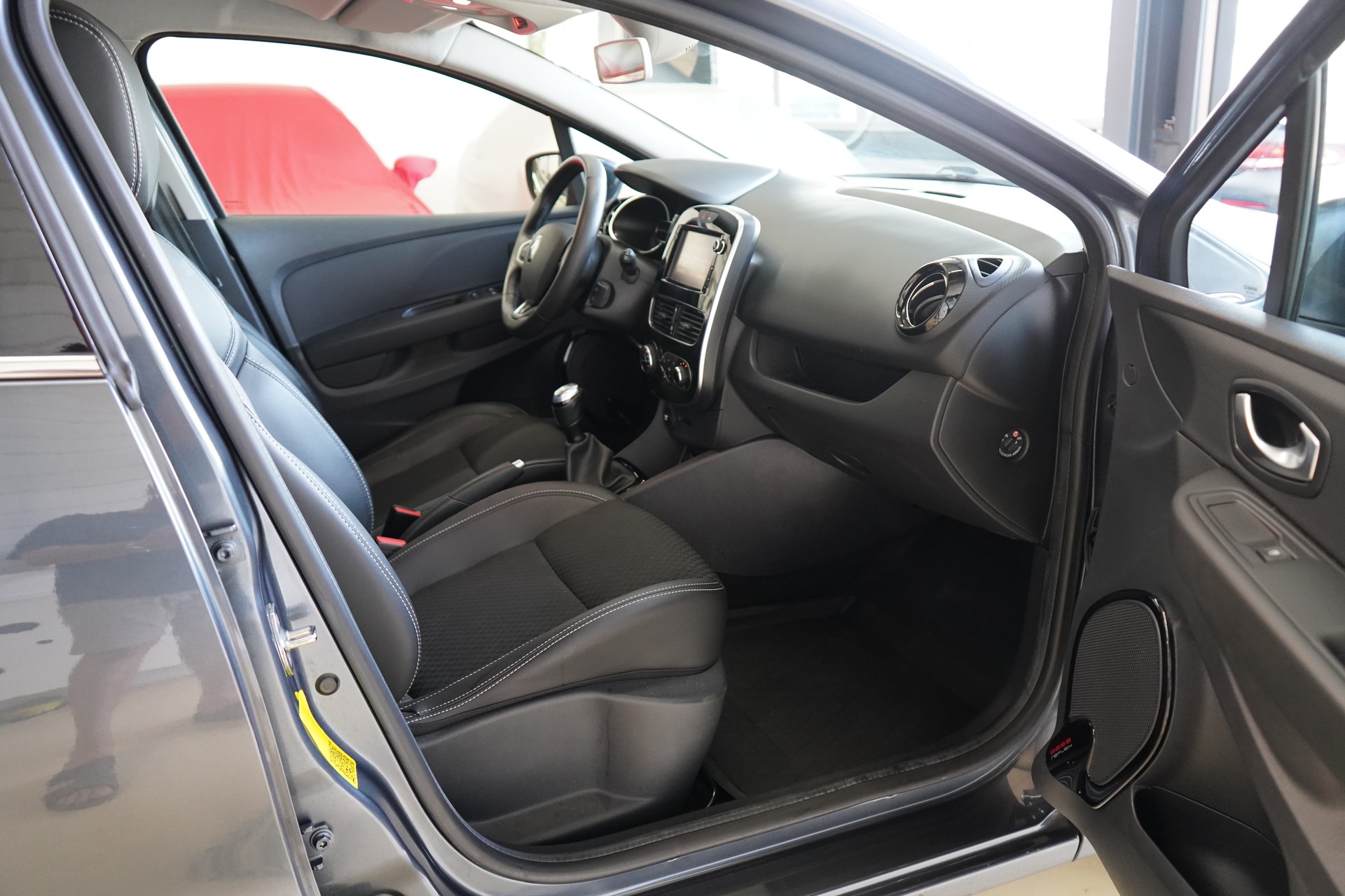RENAULT Clio 0.9 12V Intens-image-17