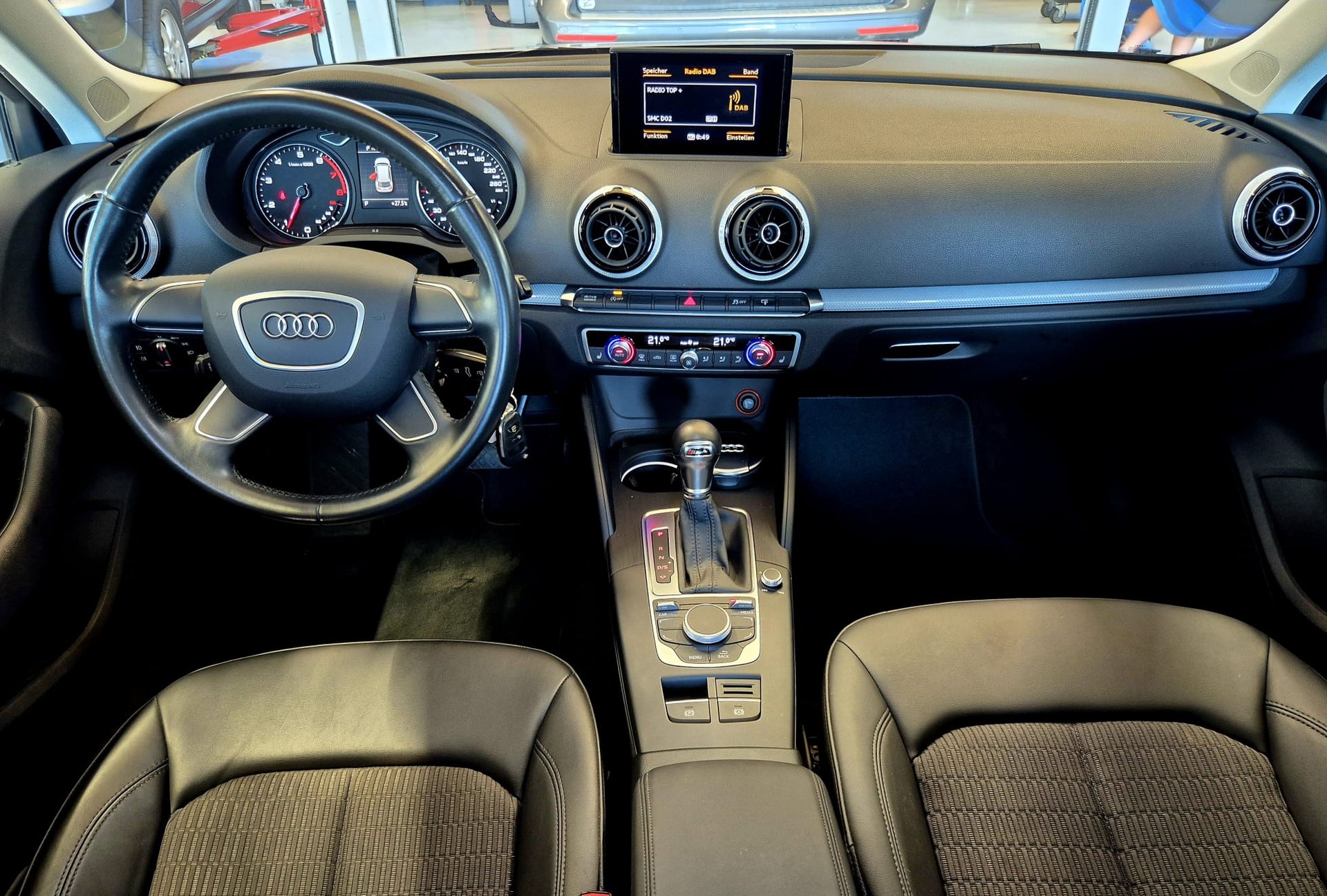 AUDI 1.8 T FSI Ambiente S-Tronic-image-3