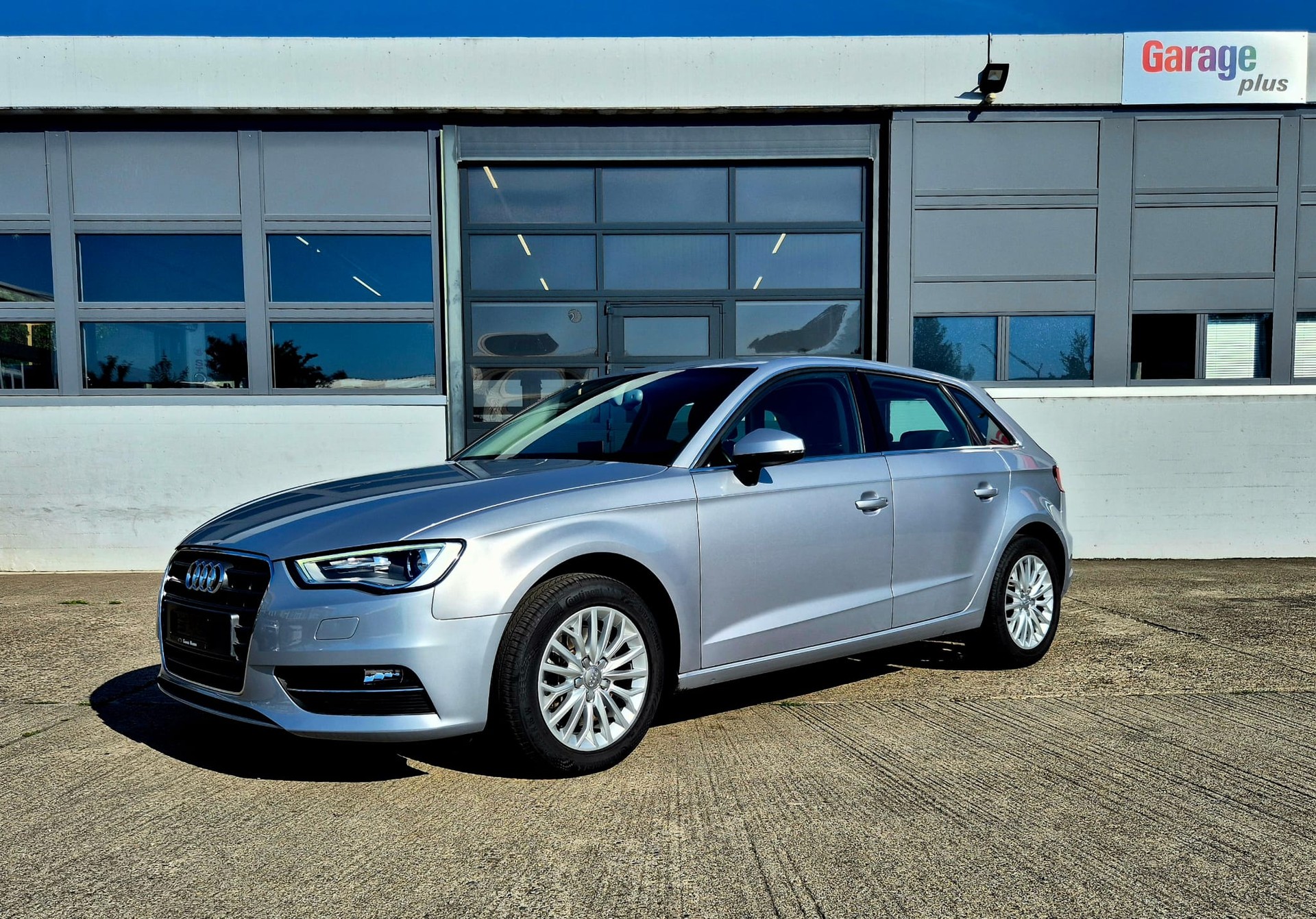 AUDI 1.8 T FSI Ambiente S-Tronic-image-0