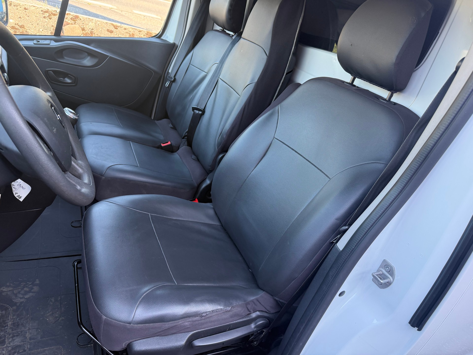 RENAULT Trafic 2.0 dCi 120 3.0t Access L1H1-image-4