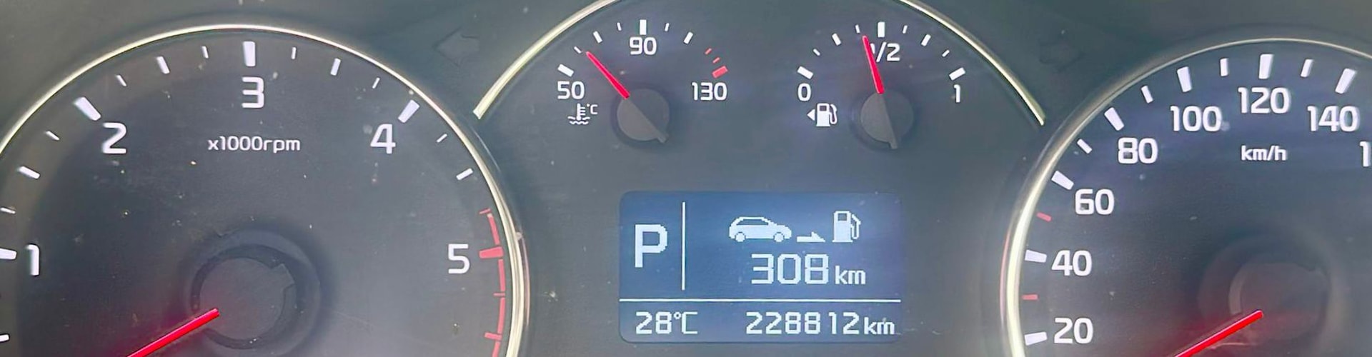 KIA Carens 1.7 CRDi Style DCT-image-8
