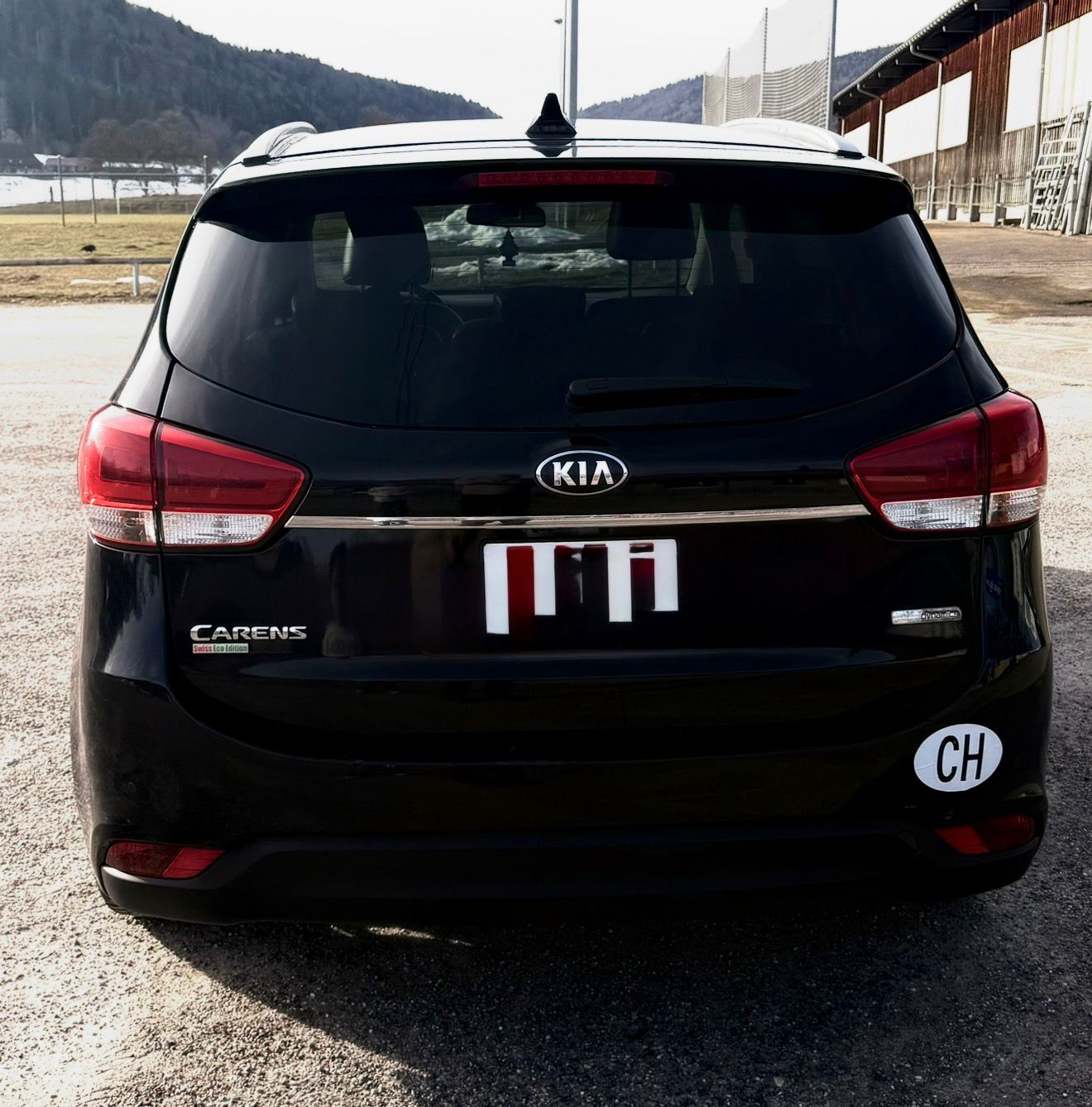KIA Carens 1.7 CRDi Style DCT-image-2