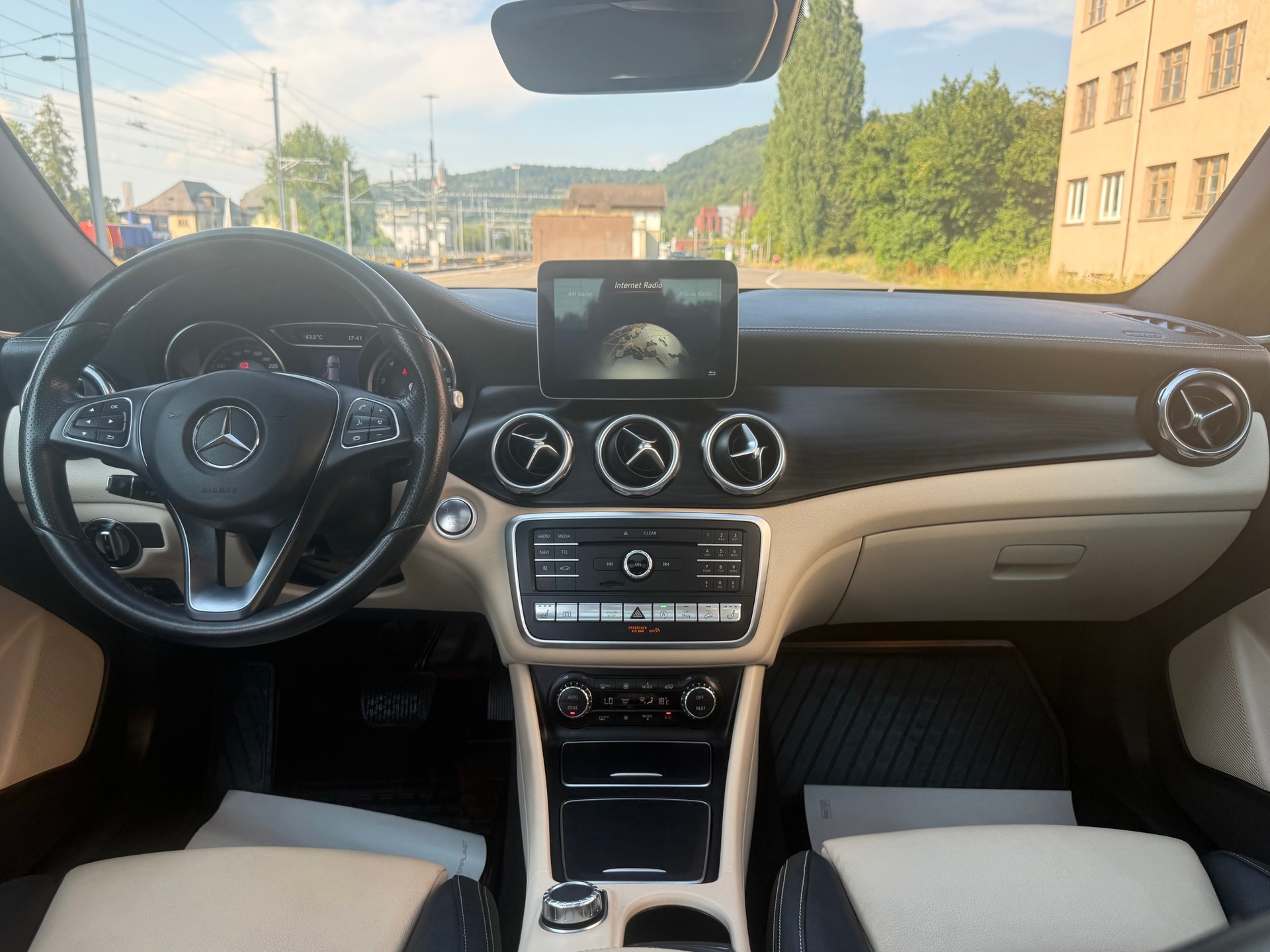 MERCEDES-BENZ GLA 250 Urban 4Matic 7G-DCT-image-6