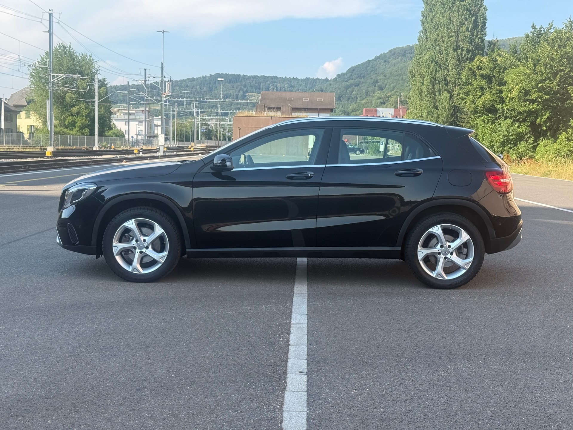 MERCEDES-BENZ GLA 250 Urban 4Matic 7G-DCT-image-1