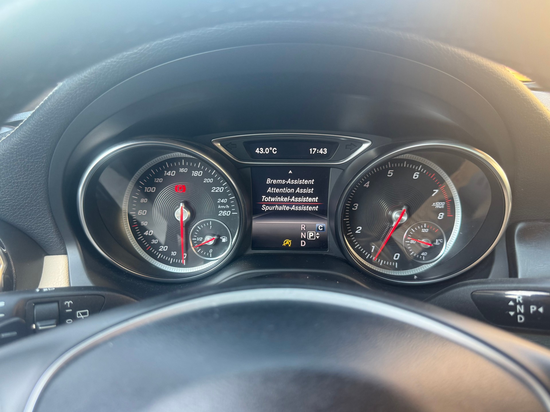 MERCEDES-BENZ GLA 250 Urban 4Matic 7G-DCT-image-9