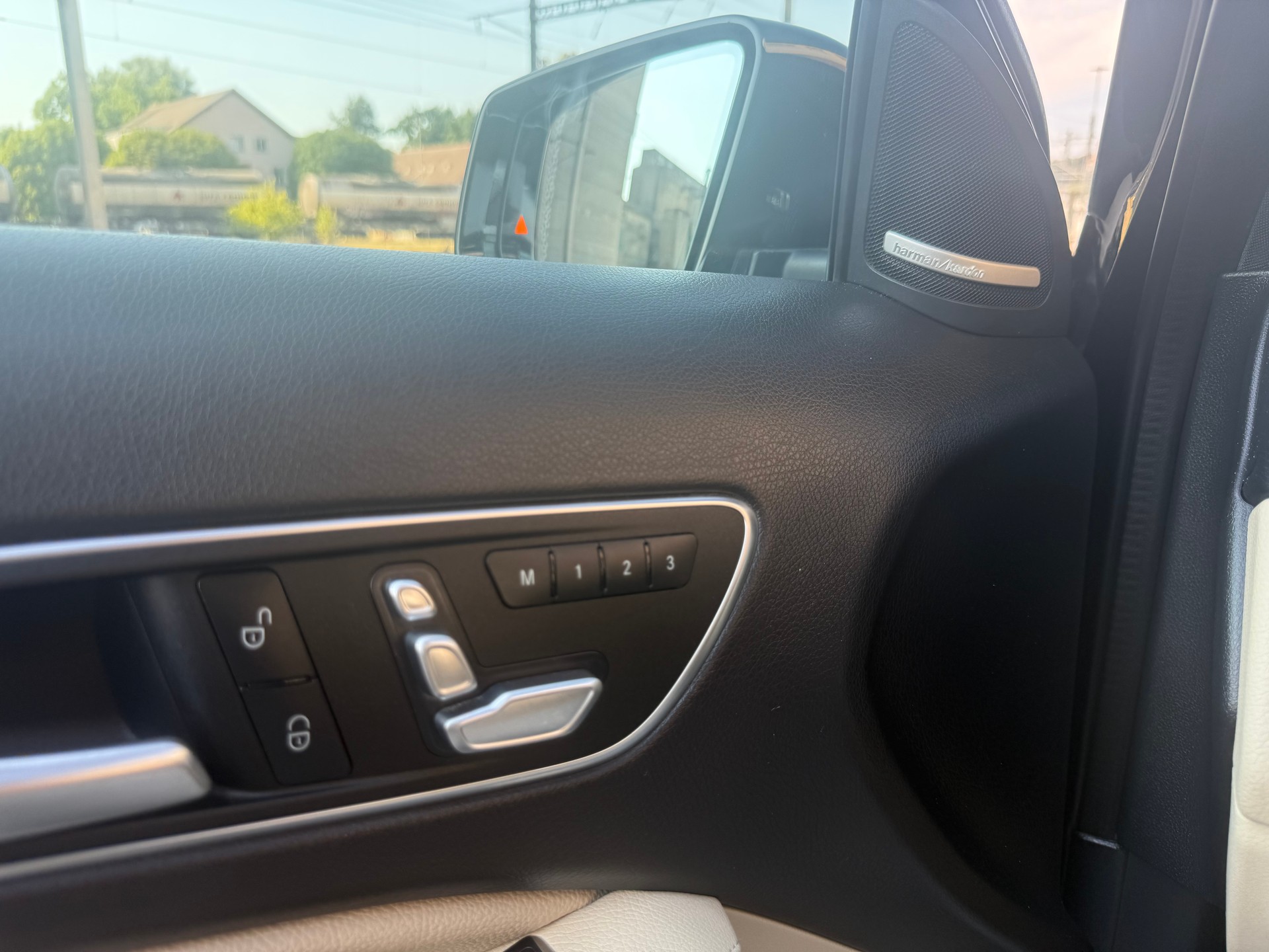 MERCEDES-BENZ GLA 250 Urban 4Matic 7G-DCT-image-10