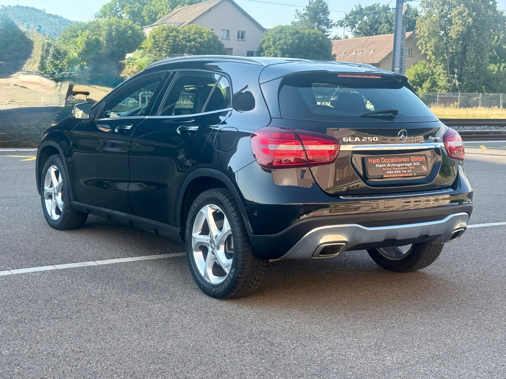 MERCEDES-BENZ GLA 250 Urban 4Matic 7G-DCT-image-2