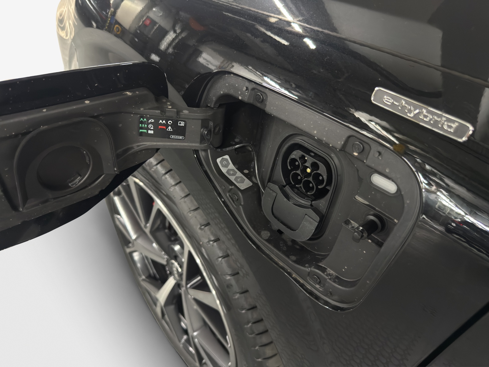 AUDI Q3 Sportback e-hybrid 200 kW S tronig-image-13