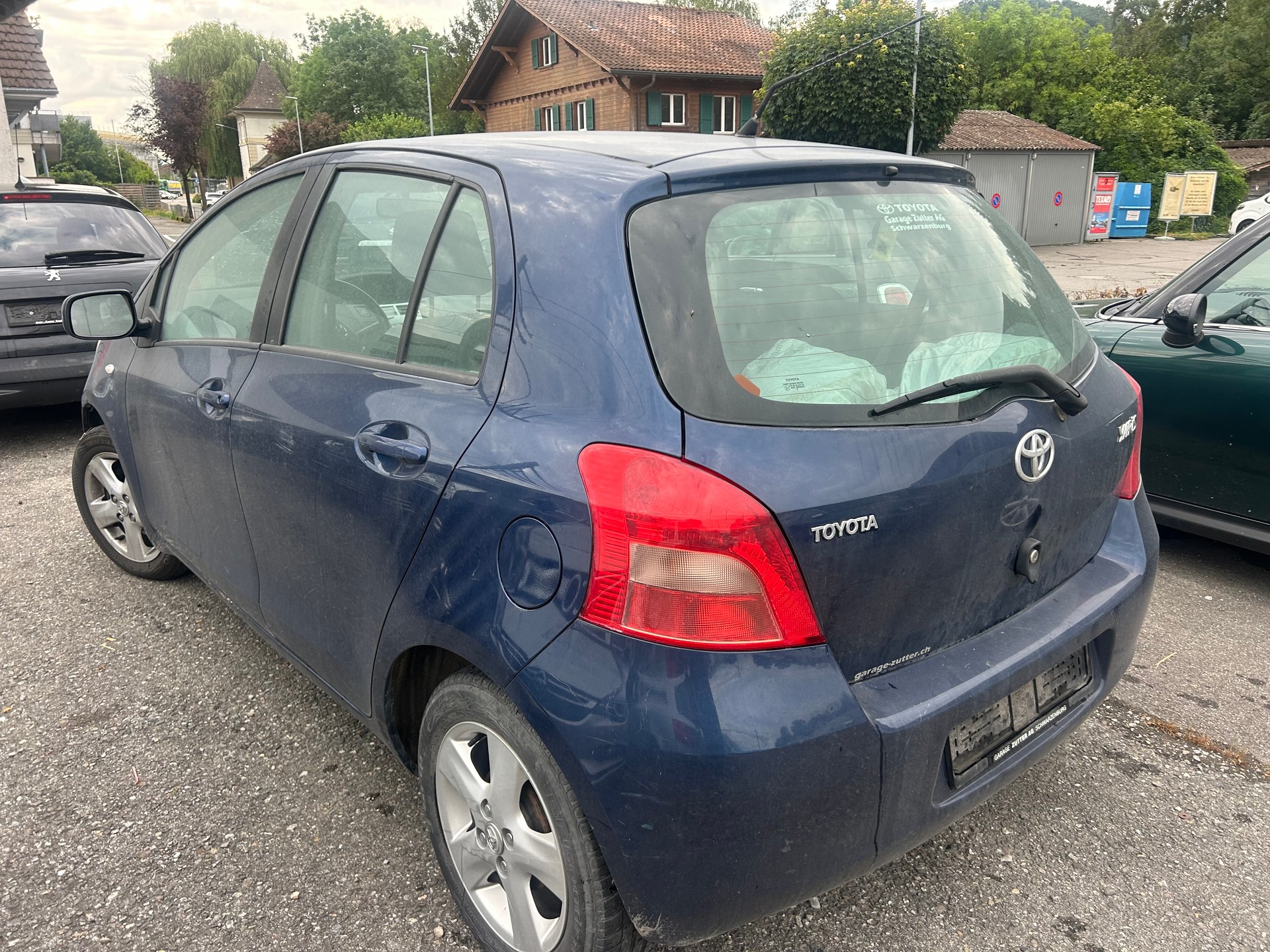 TOYOTA Yaris 1.3 Linea Sol-image-4