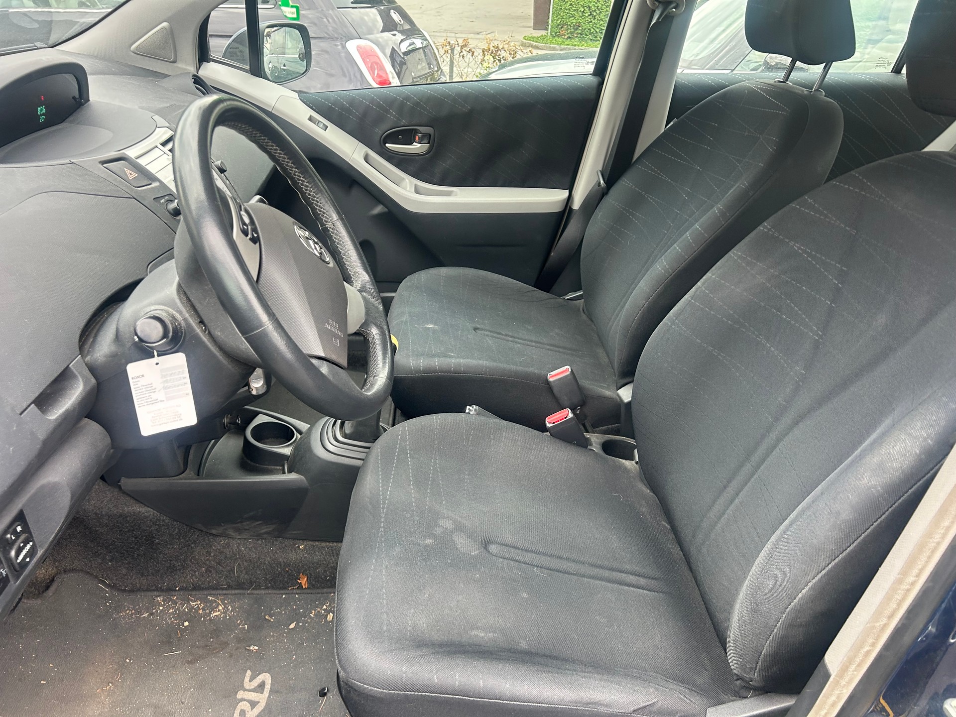 TOYOTA Yaris 1.3 Linea Sol-image-7