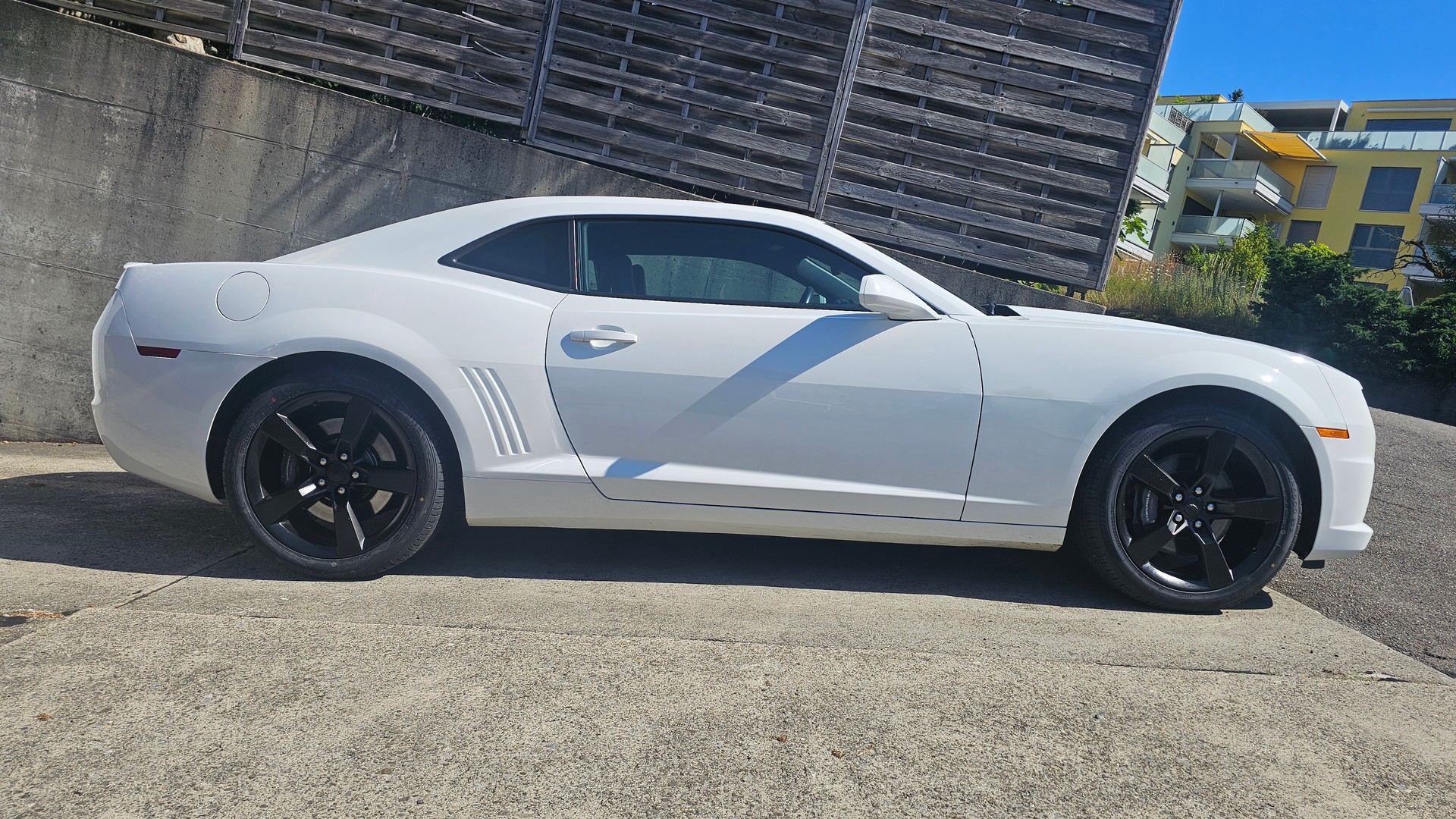 CHEVROLET Camaro SS-image-1