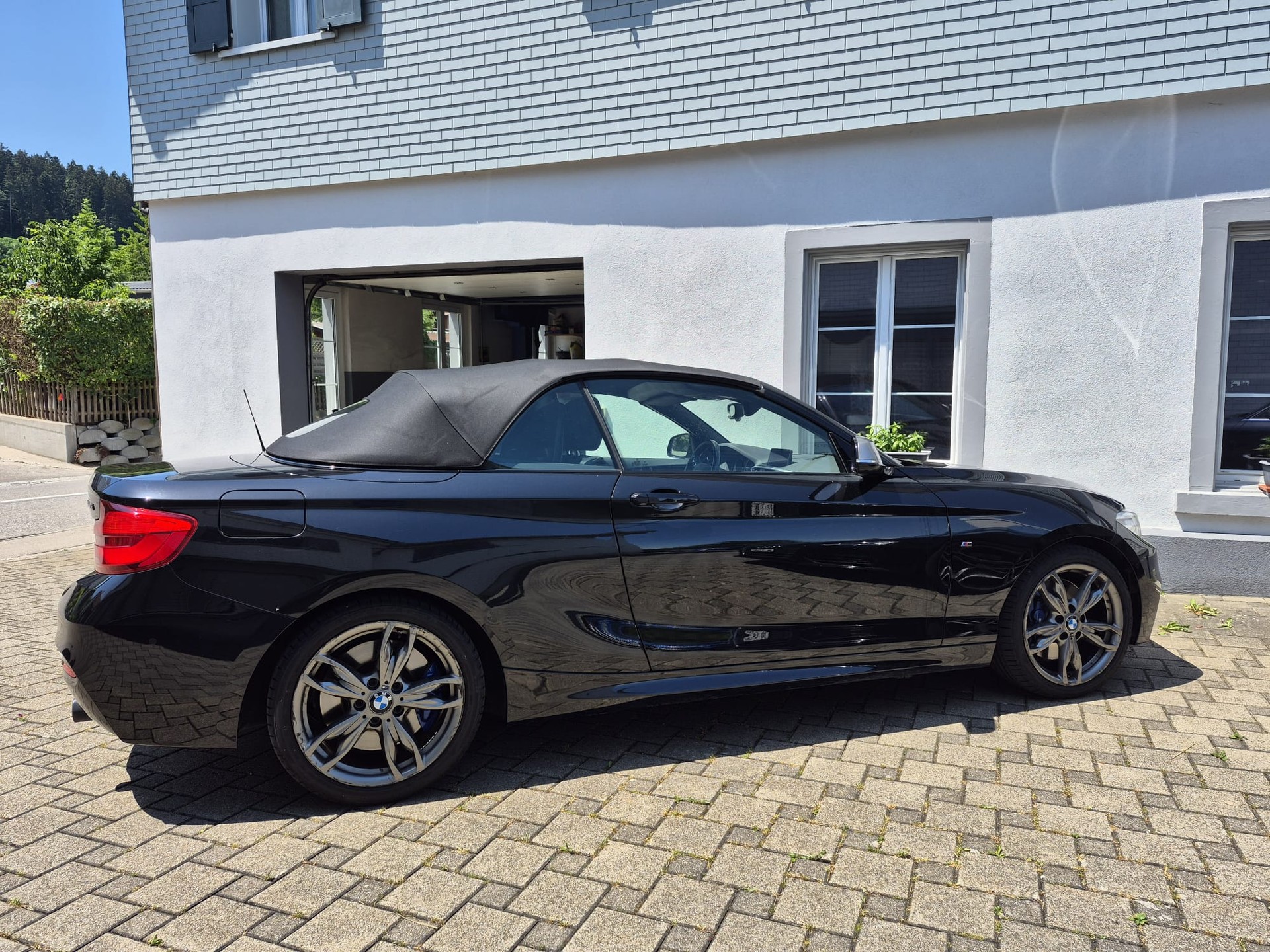 BMW M240i xDrive SAG-image-2