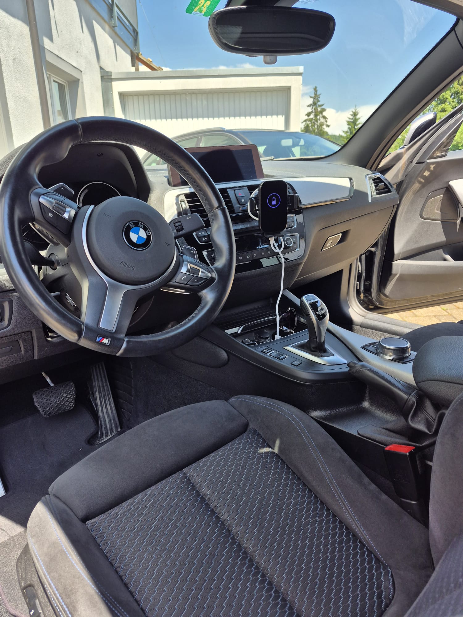 BMW M240i xDrive SAG-image-3