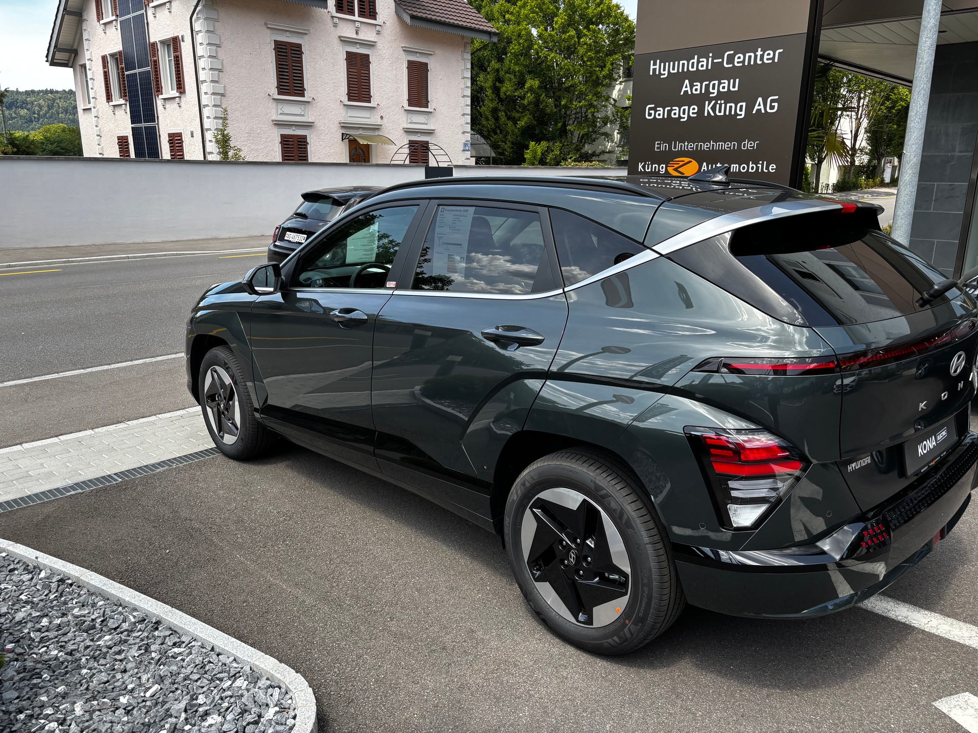 HYUNDAI Kona EV 65.4 kWh Amplia-image-9