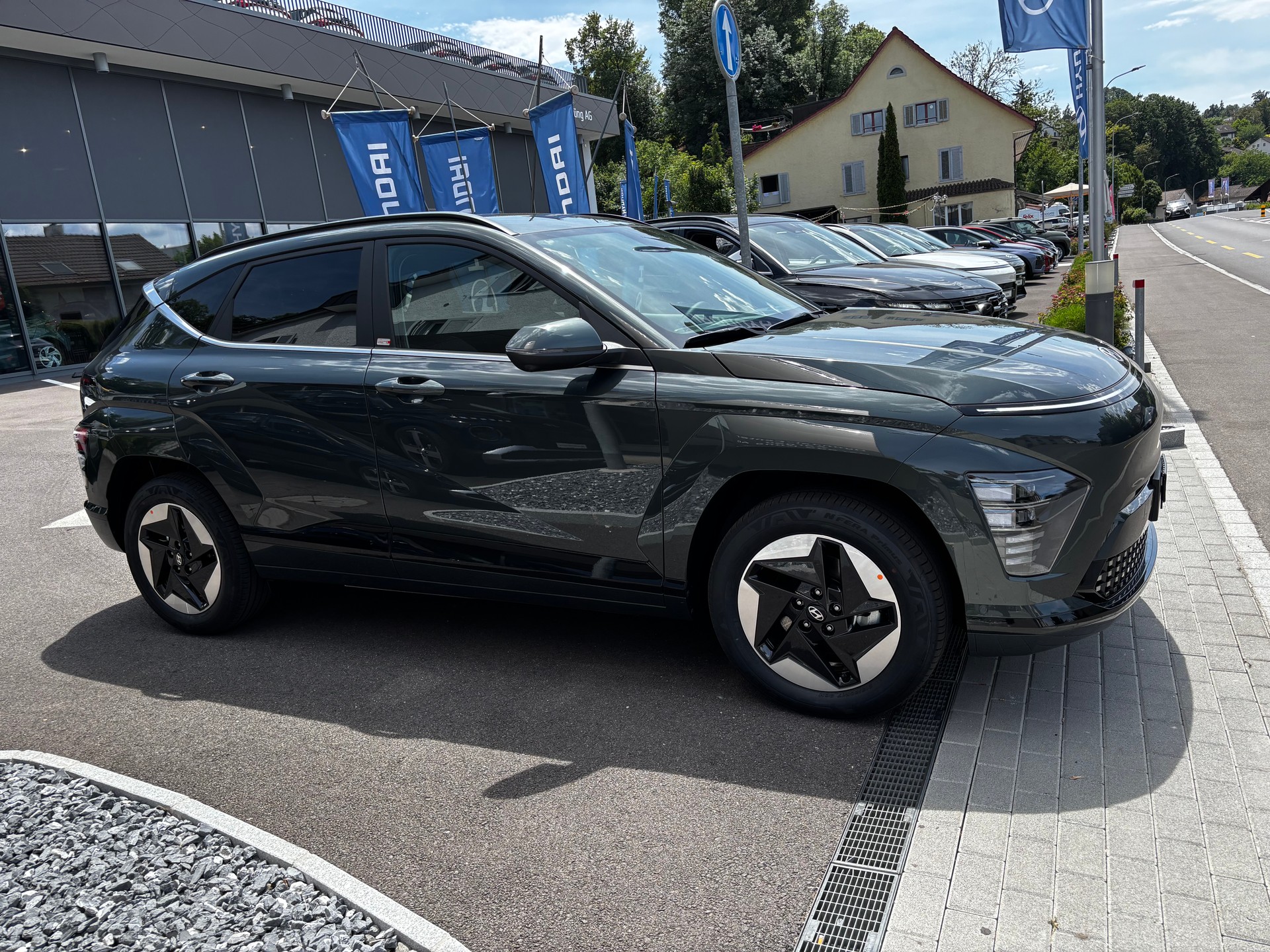 HYUNDAI Kona EV 65.4 kWh Amplia-image-4