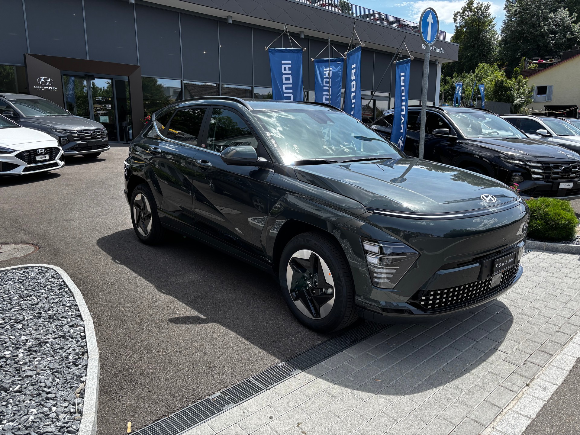 HYUNDAI Kona EV 65.4 kWh Amplia-image-3