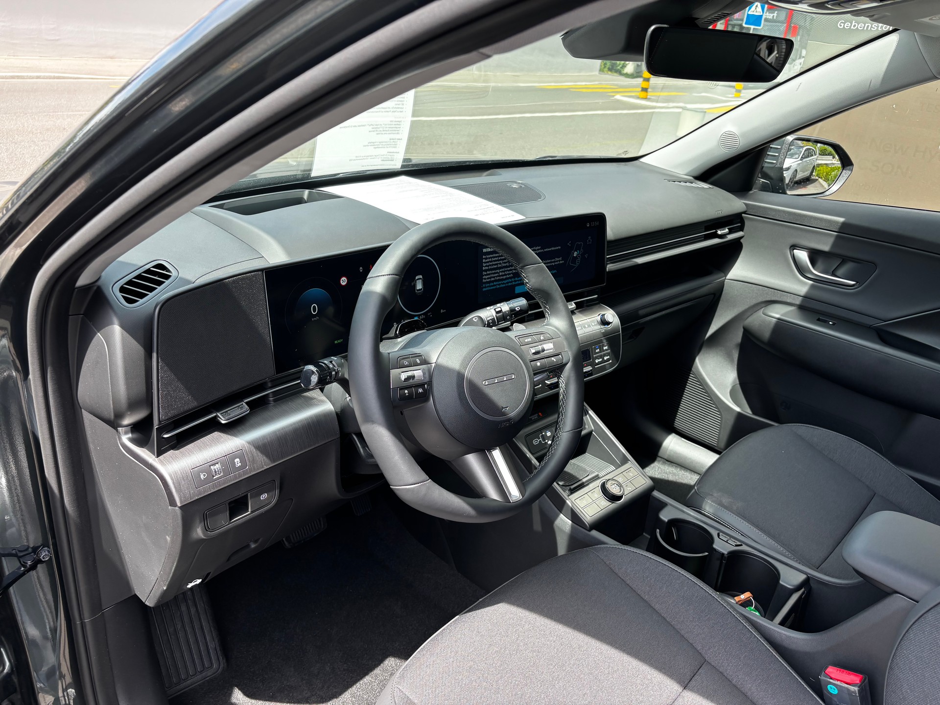 HYUNDAI Kona EV 65.4 kWh Amplia-image-13