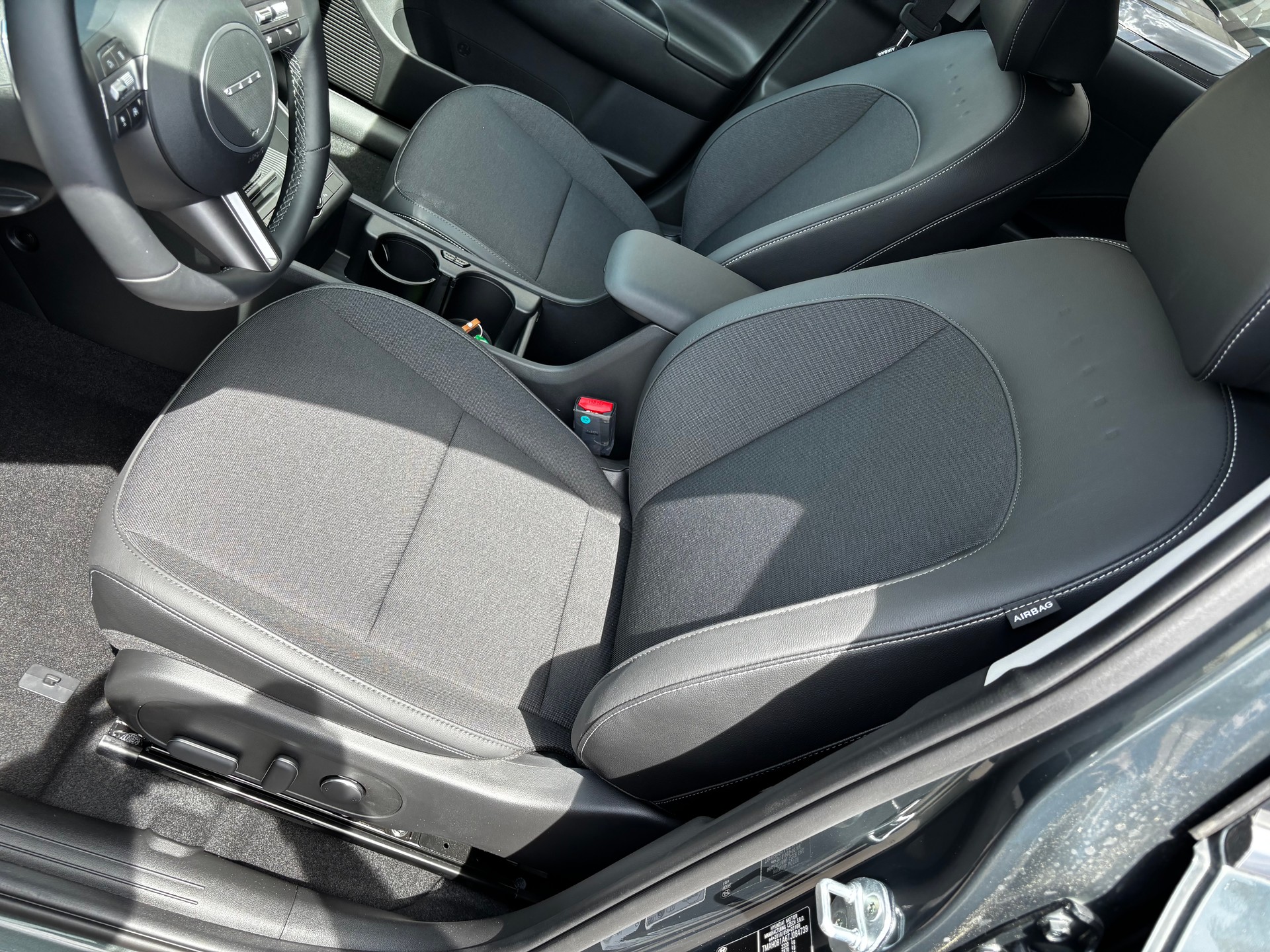 HYUNDAI Kona EV 65.4 kWh Amplia-image-12