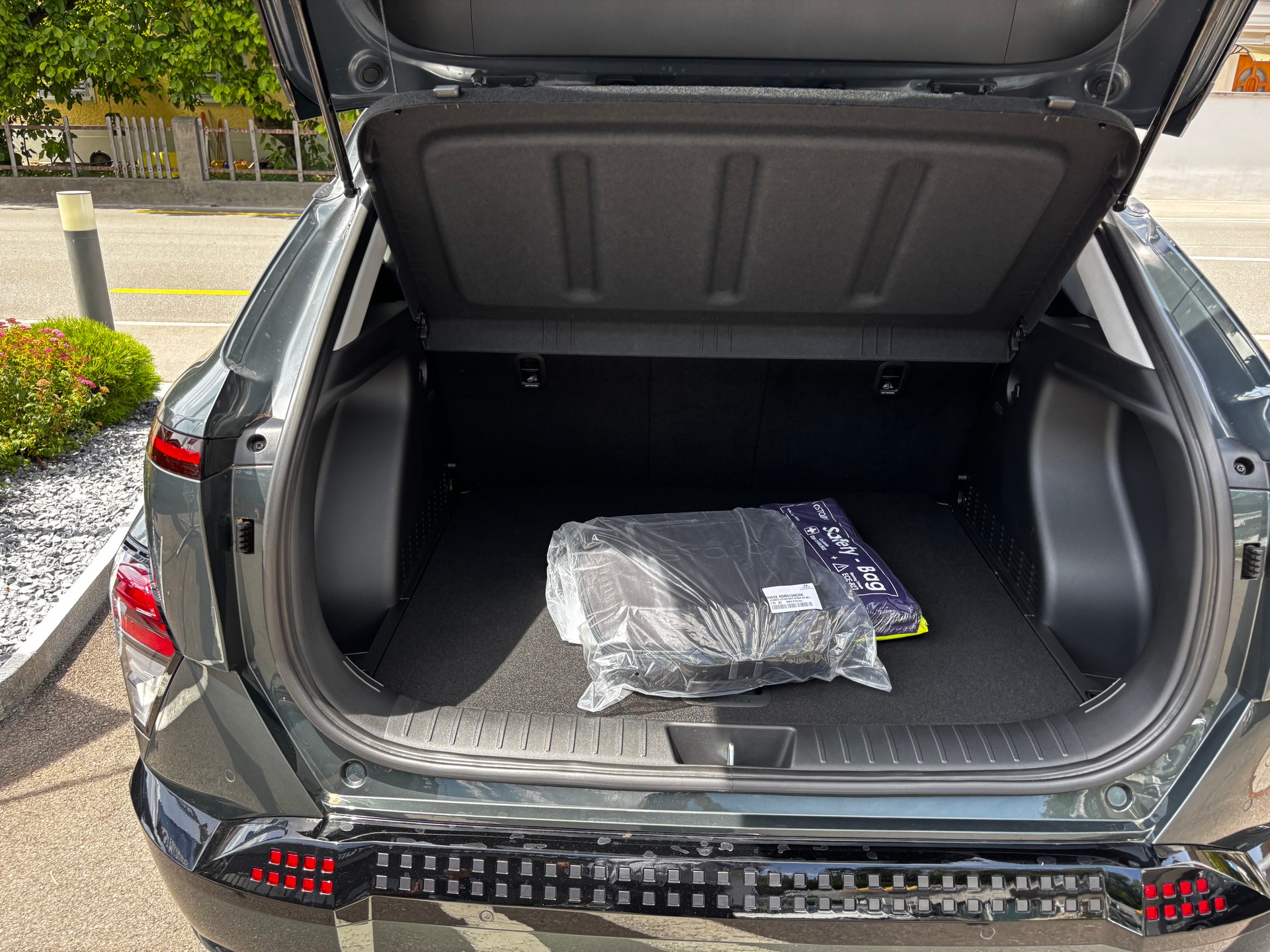 HYUNDAI Kona EV 65.4 kWh Amplia-image-15