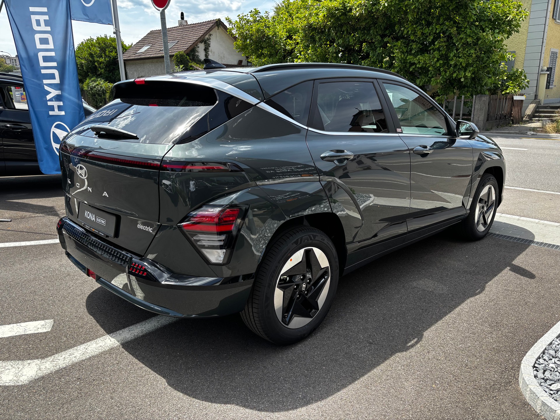 HYUNDAI Kona EV 65.4 kWh Amplia-image-5