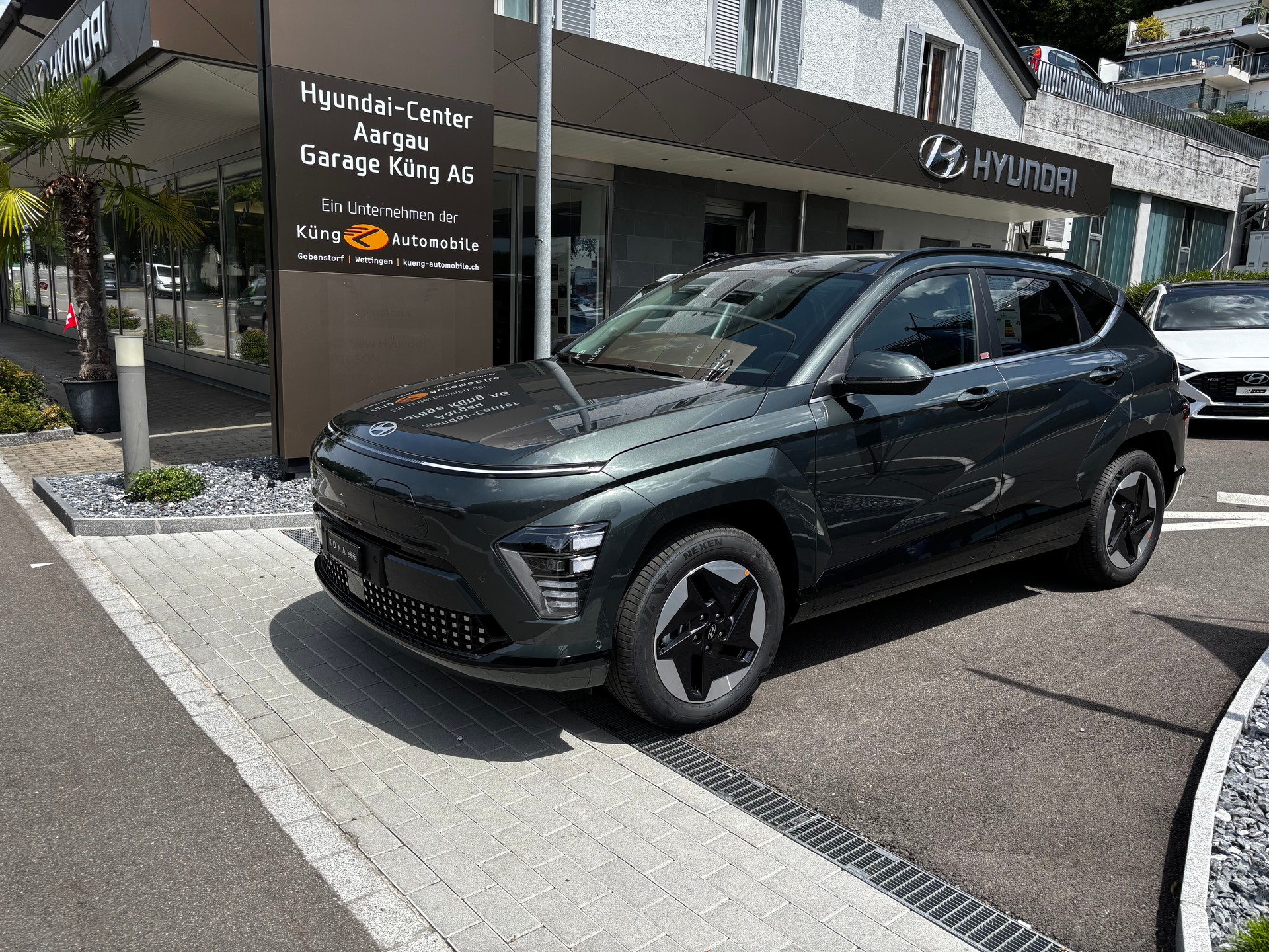 HYUNDAI Kona EV 65.4 kWh Amplia-image-0