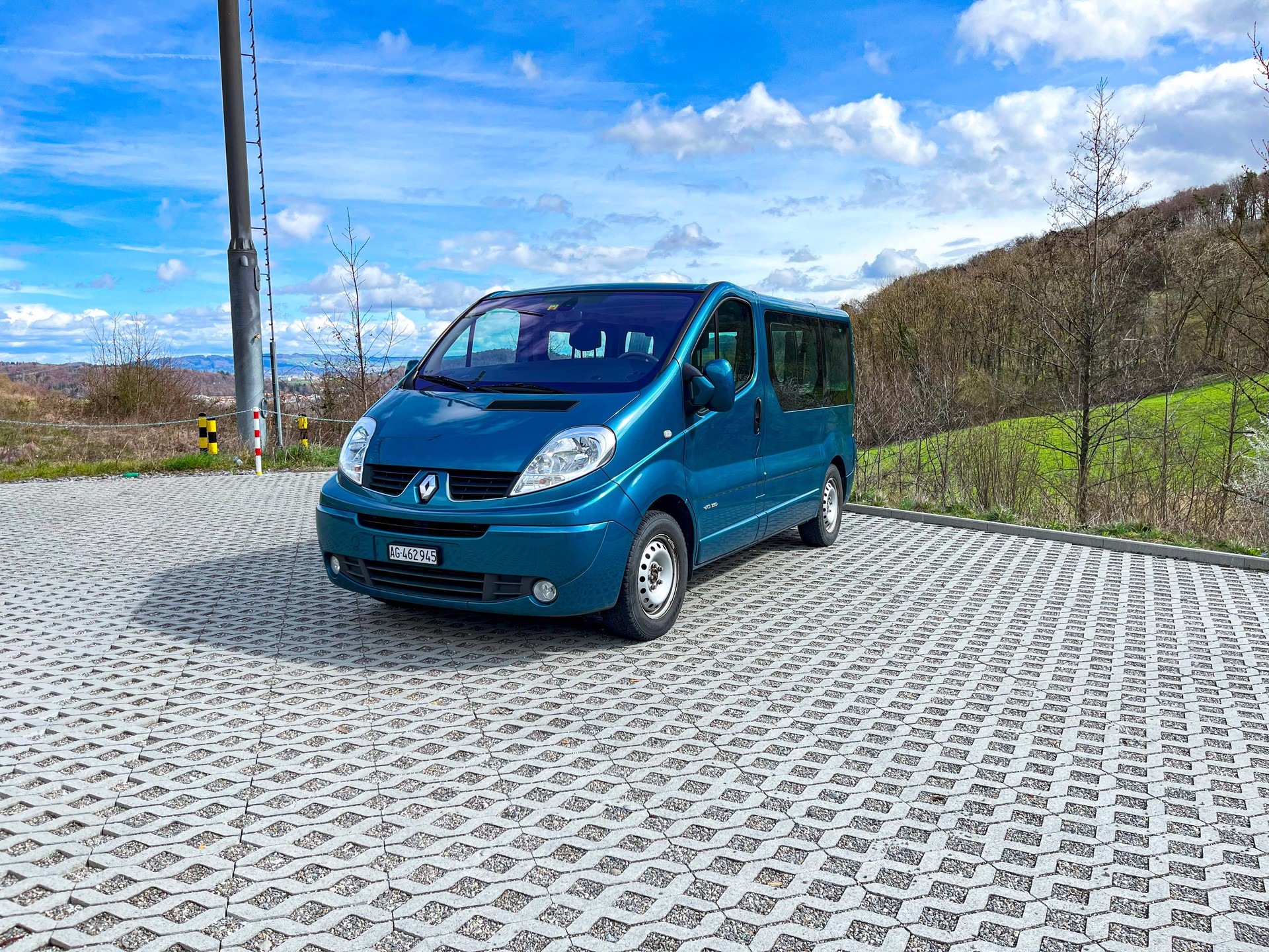 RENAULT TRAFIC-image-0