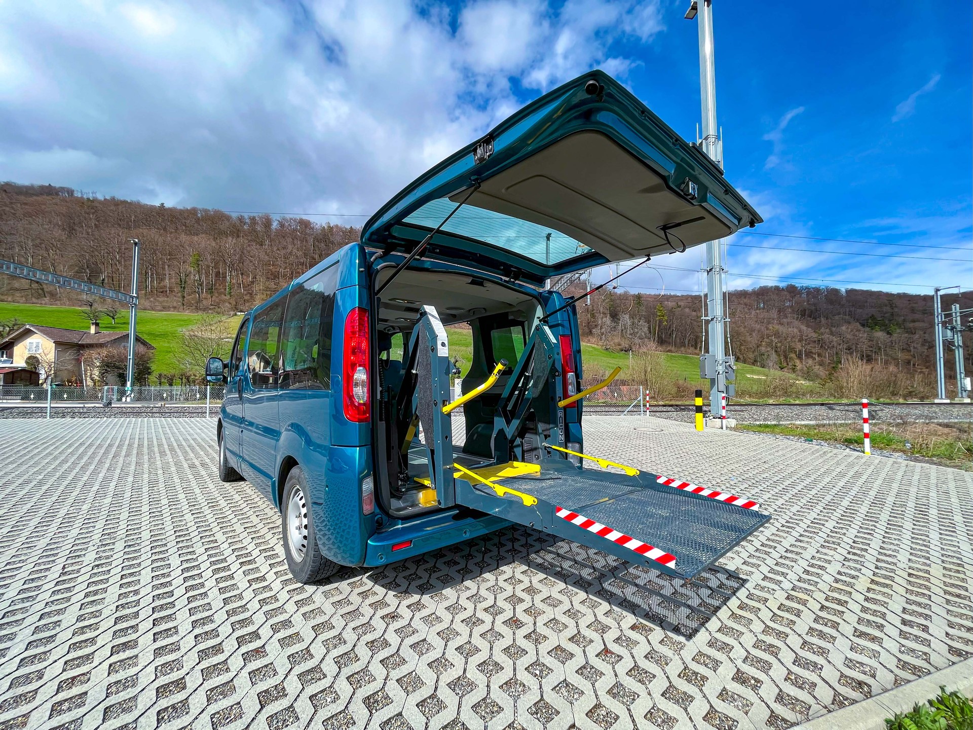 RENAULT TRAFIC-image-6